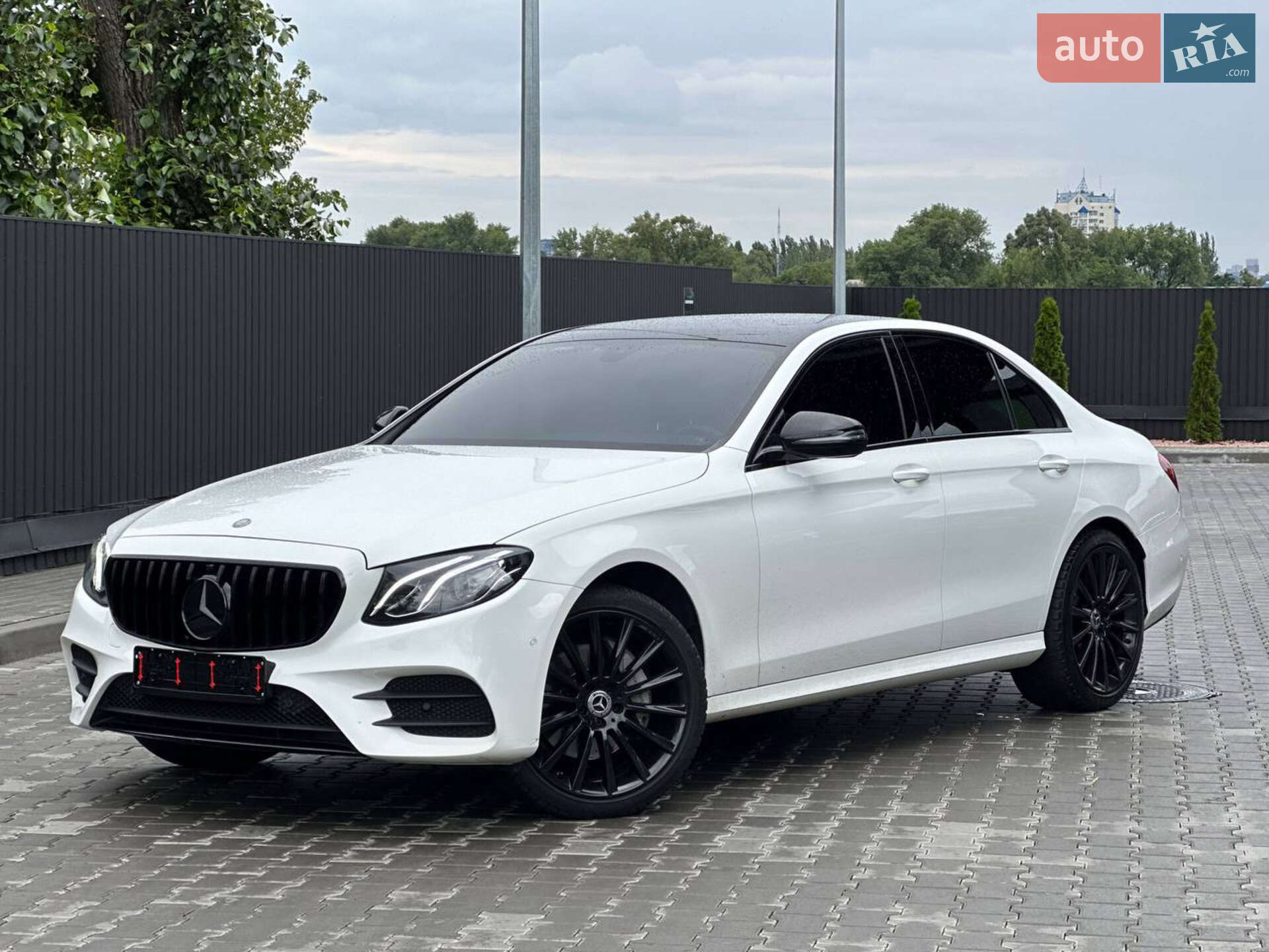 MERCEDES-BENZ E 200 2016