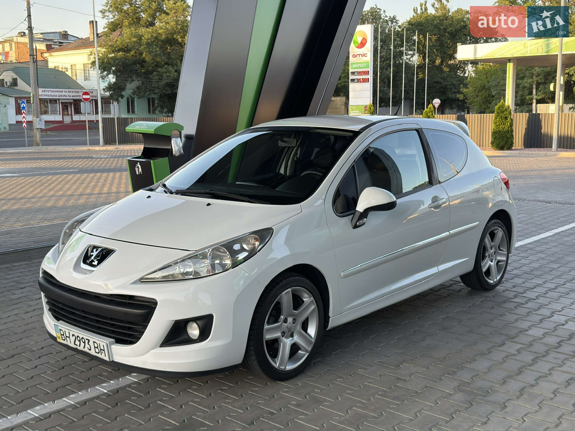 PEUGEOT 207 2012