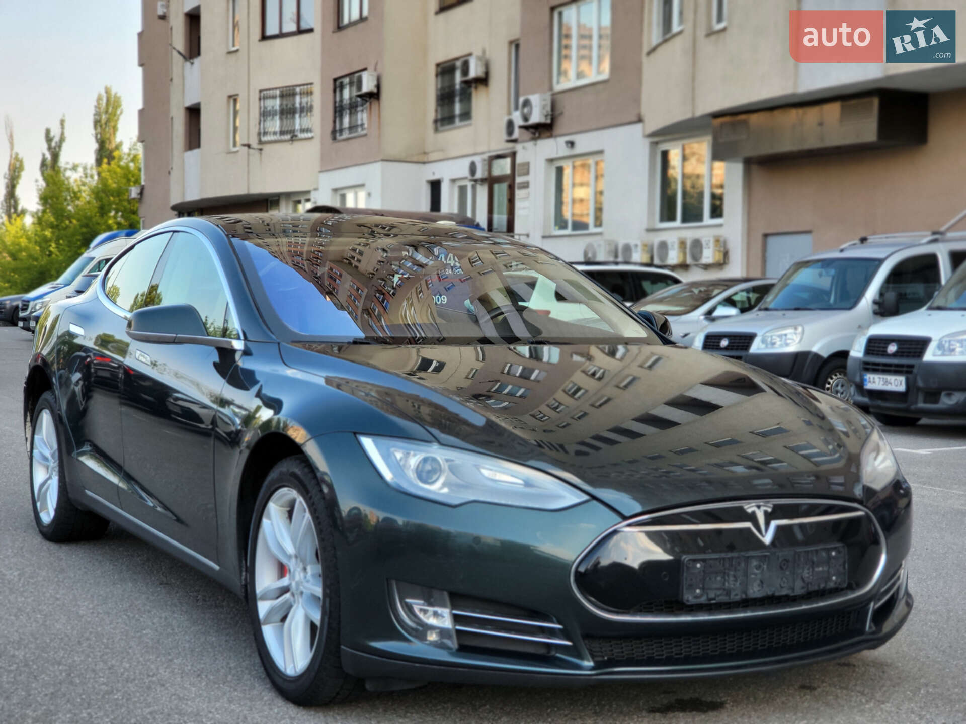 Головне фото звіту автомобіля TESLA MODEL S 2014