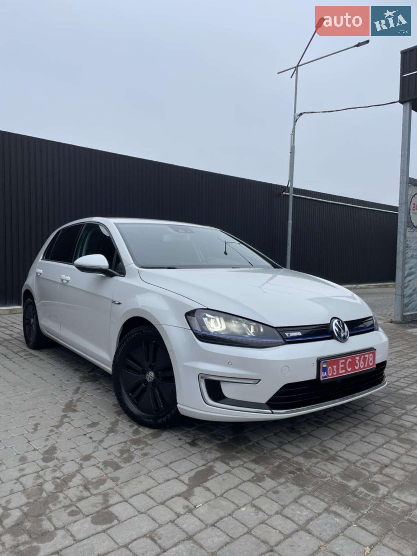 VOLKSWAGEN E-GOLF 2015
