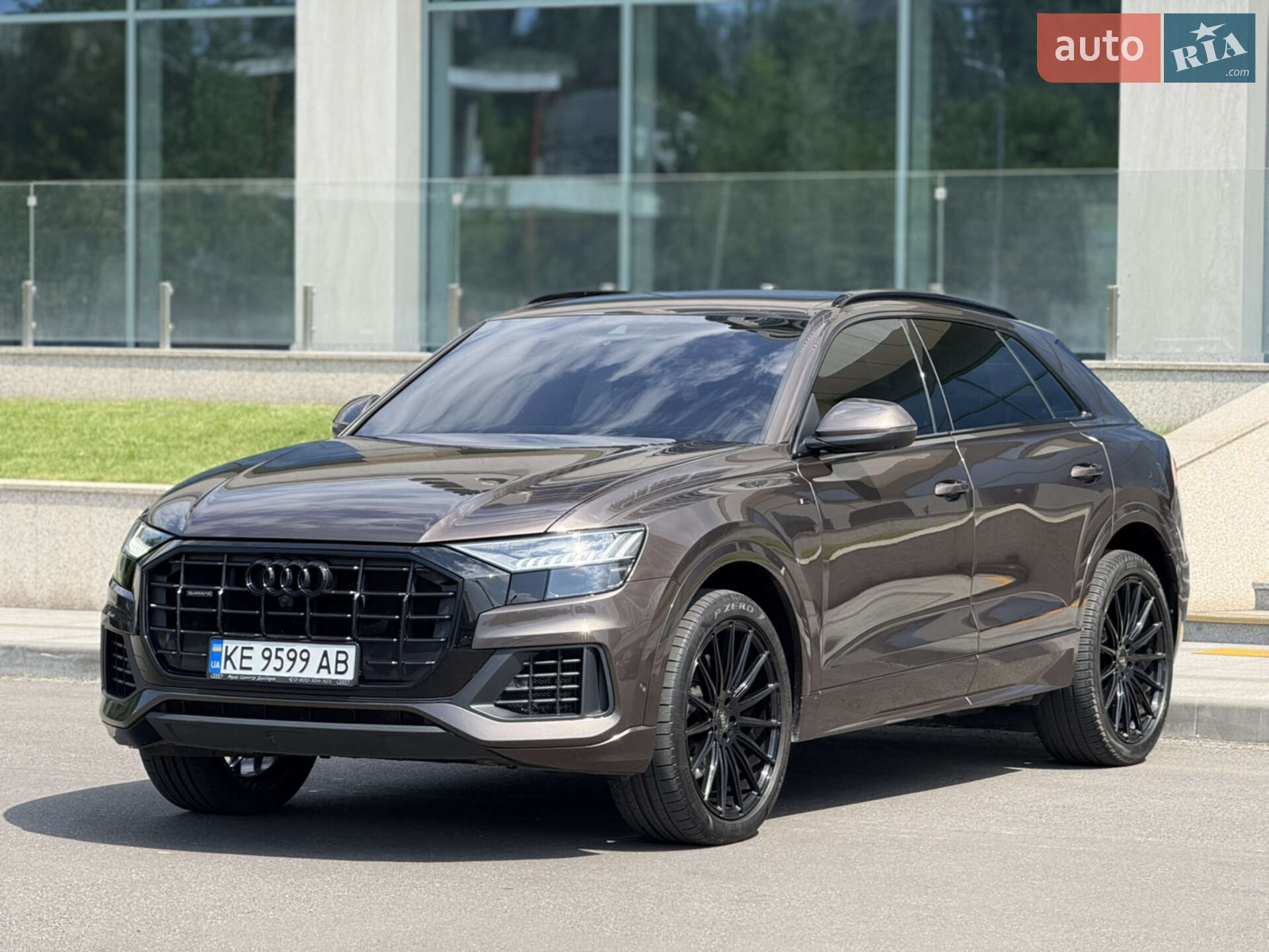 AUDI Q8