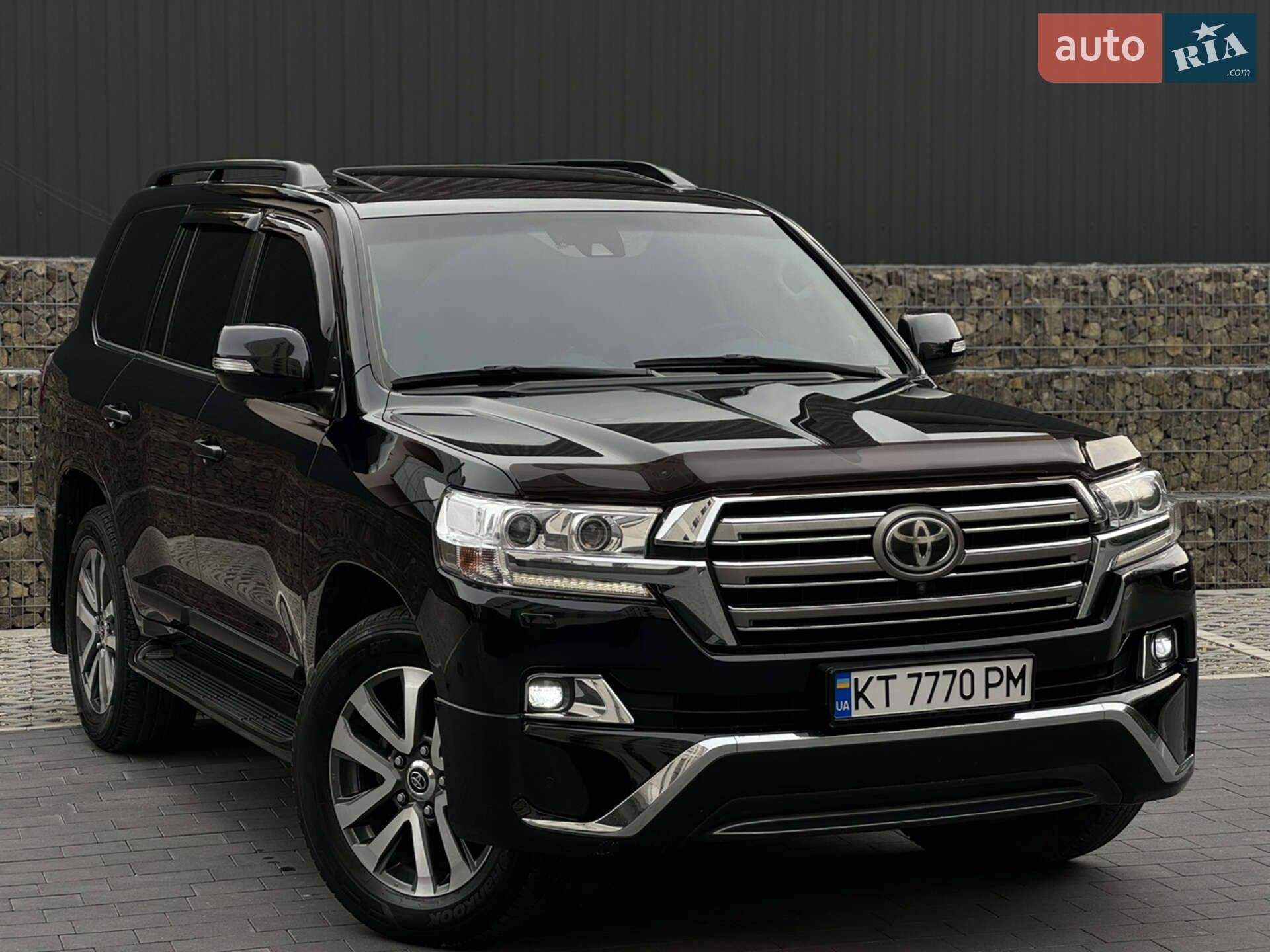 TOYOTA LAND CRUISER 200