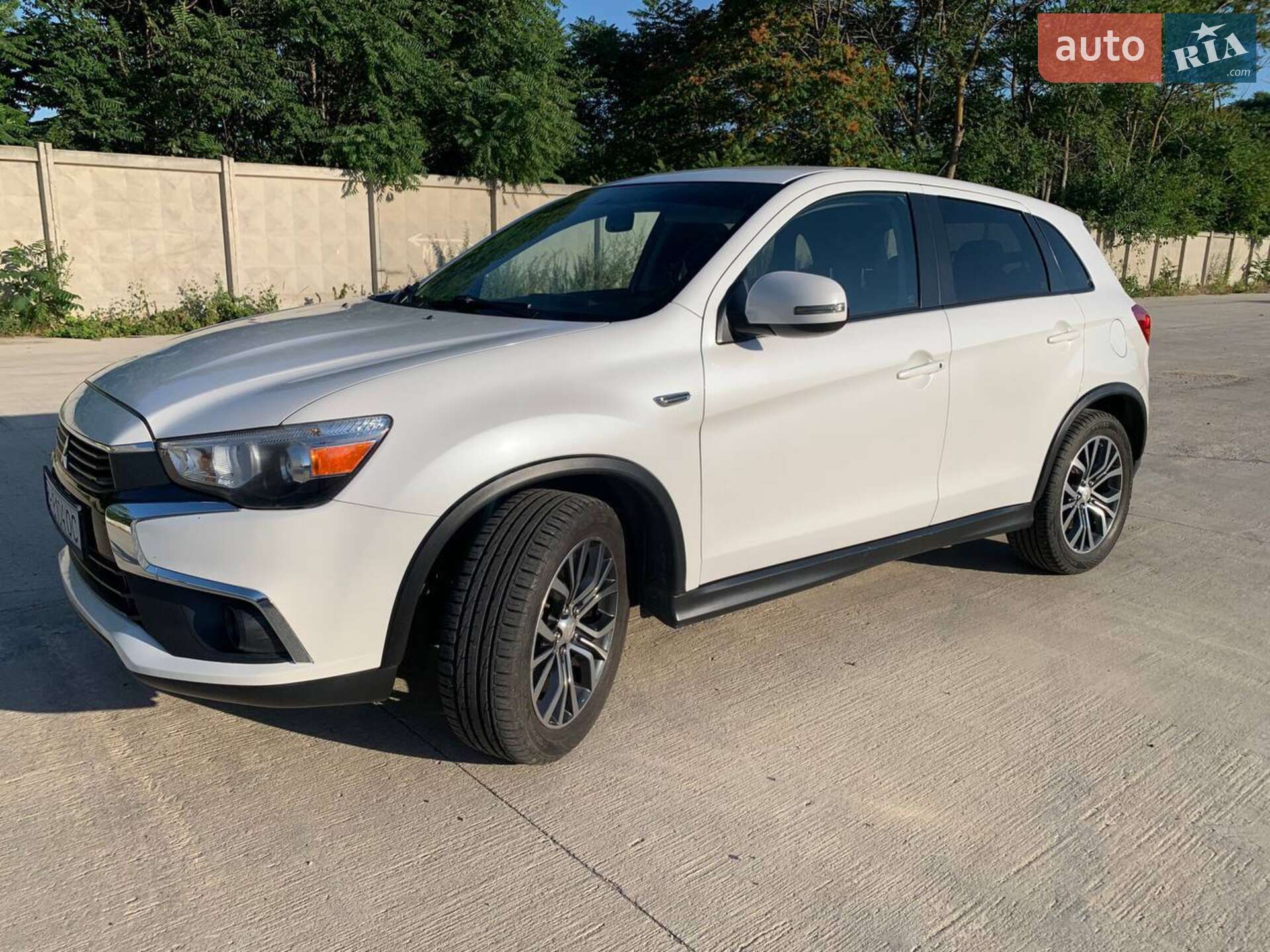 MITSUBISHI OUTLANDER 2016