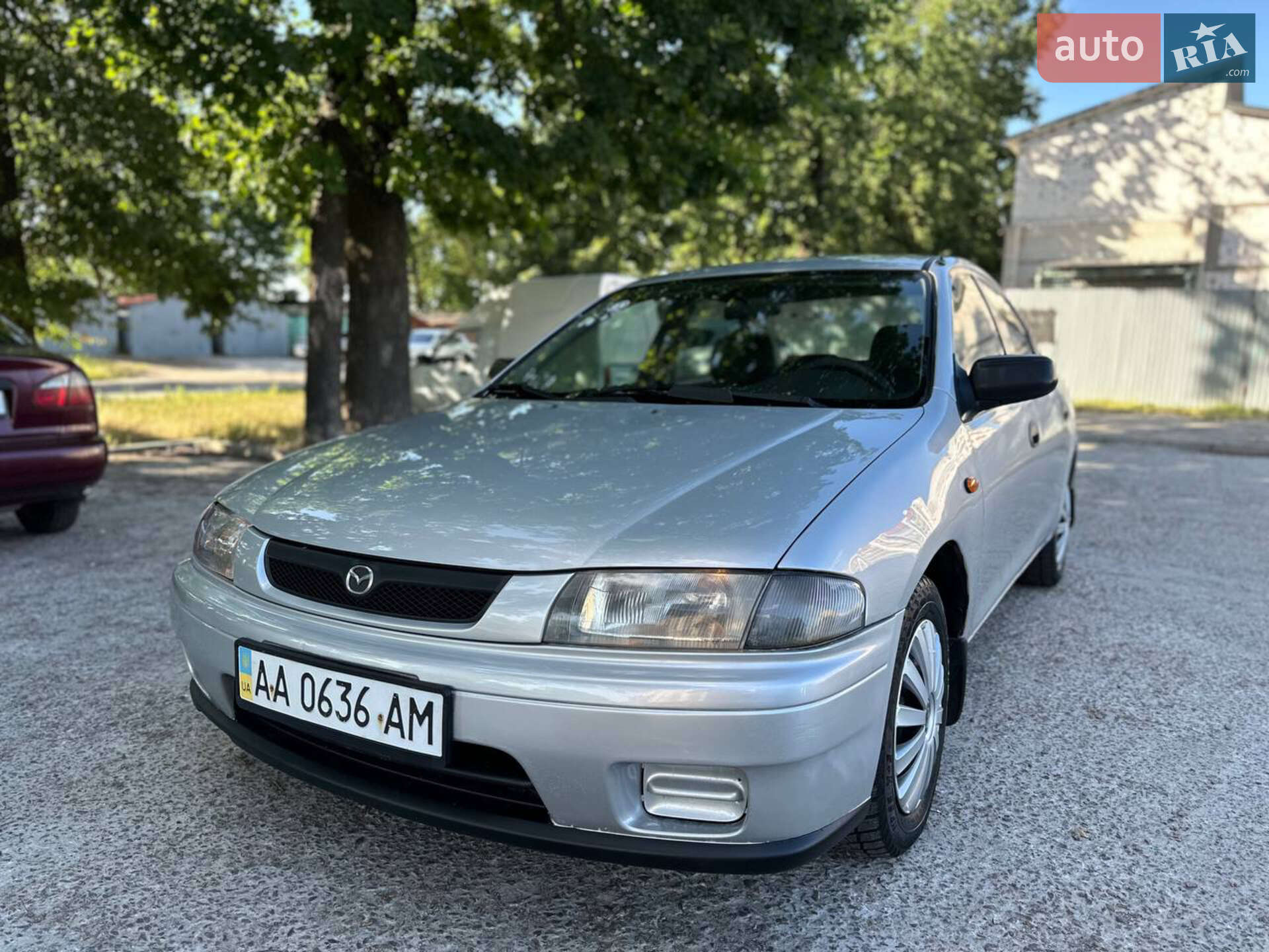 MAZDA 323 1998