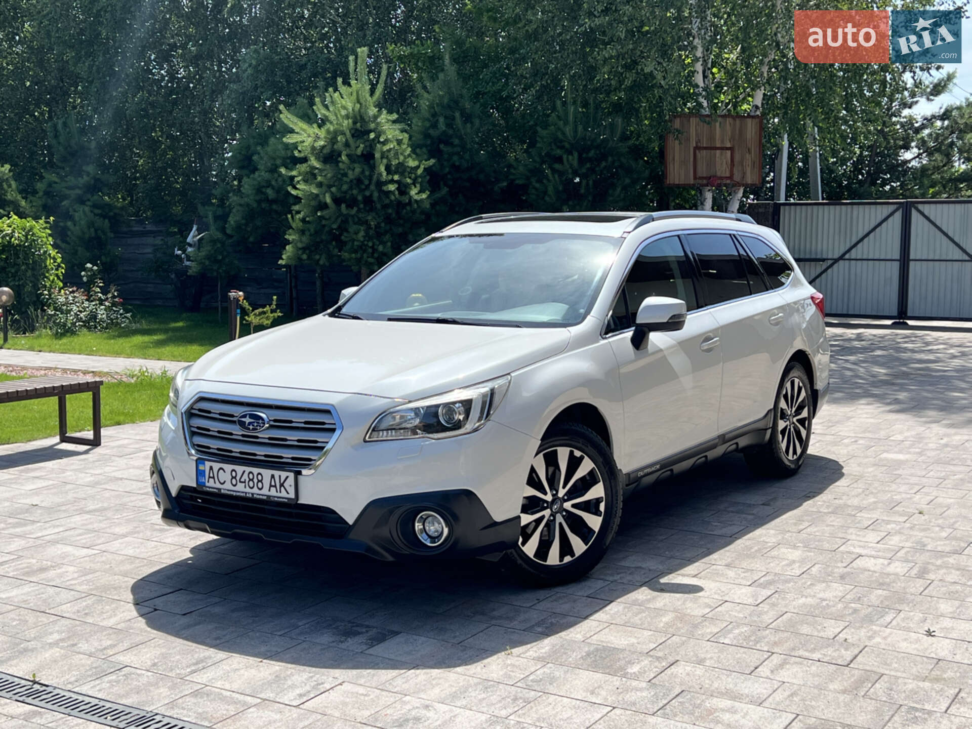 SUBARU OUTBACK 2015