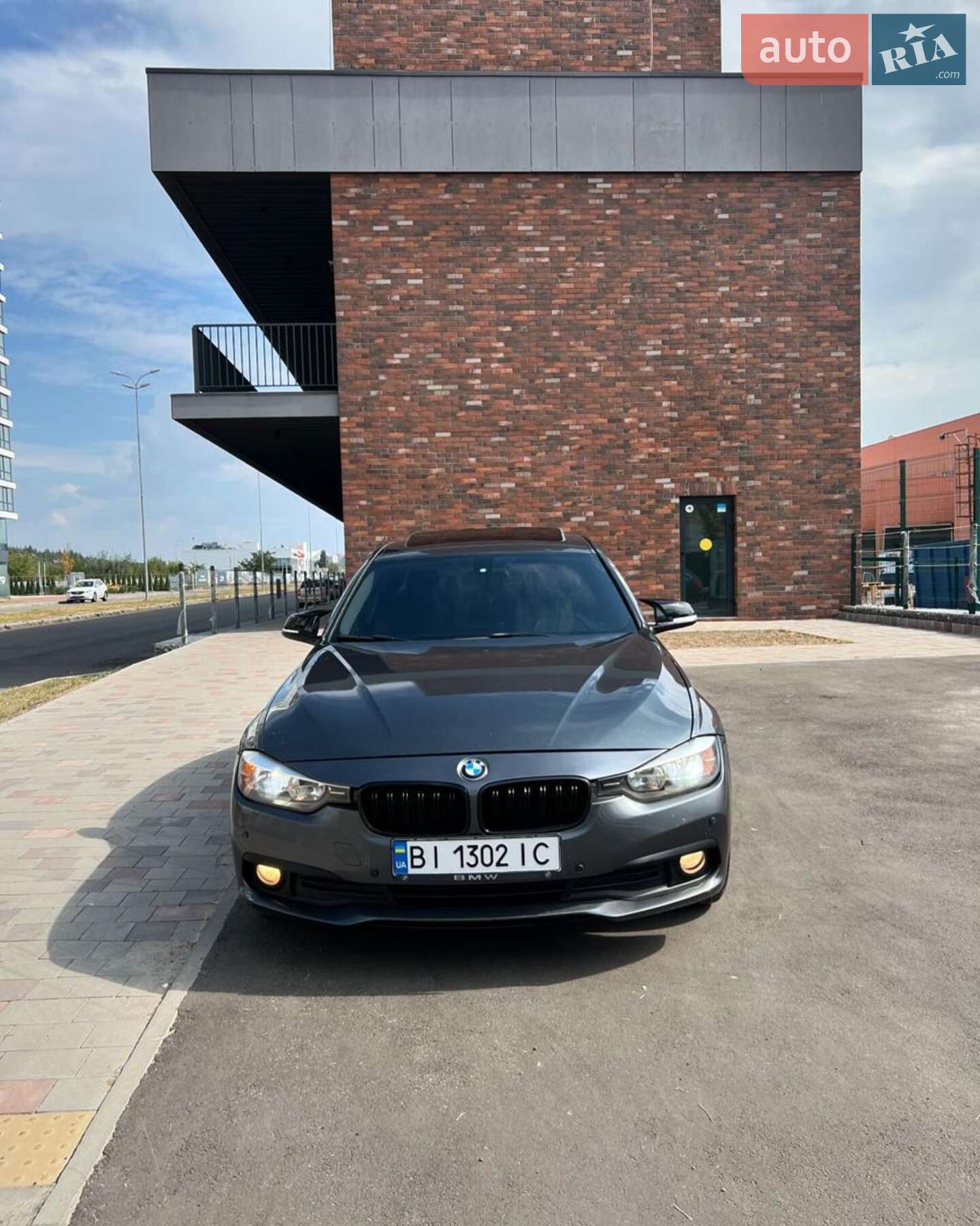 Головне фото звіту автомобіля BMW 320 2013
