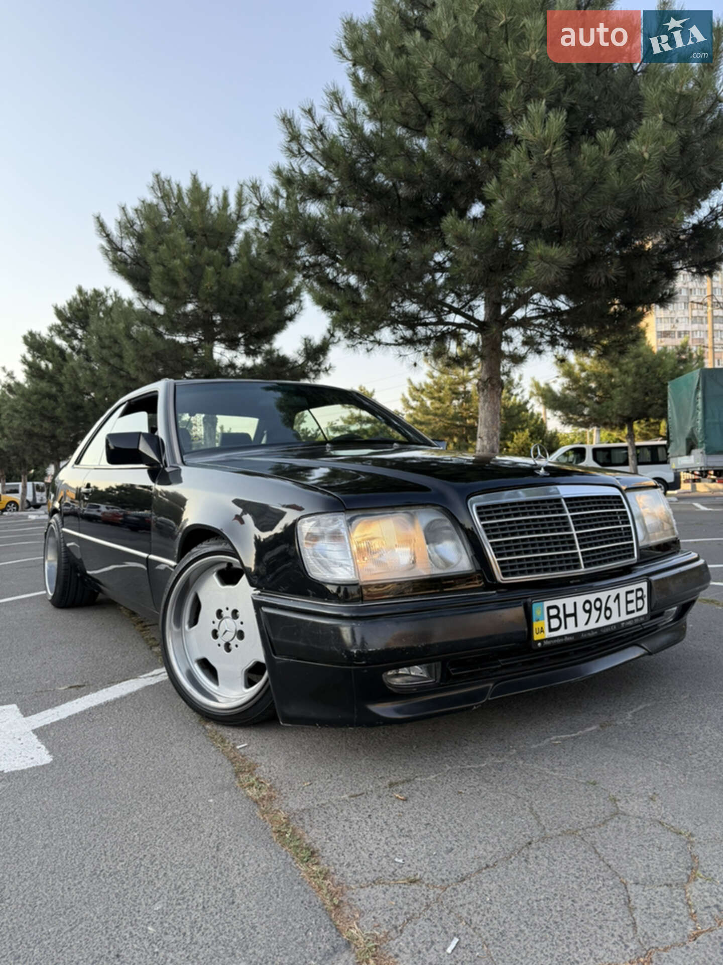 MERCEDES-BENZ E 300 1989