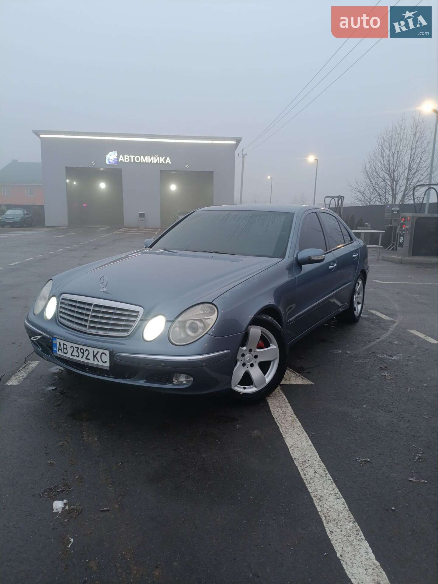 MERCEDES-BENZ E 220 2002