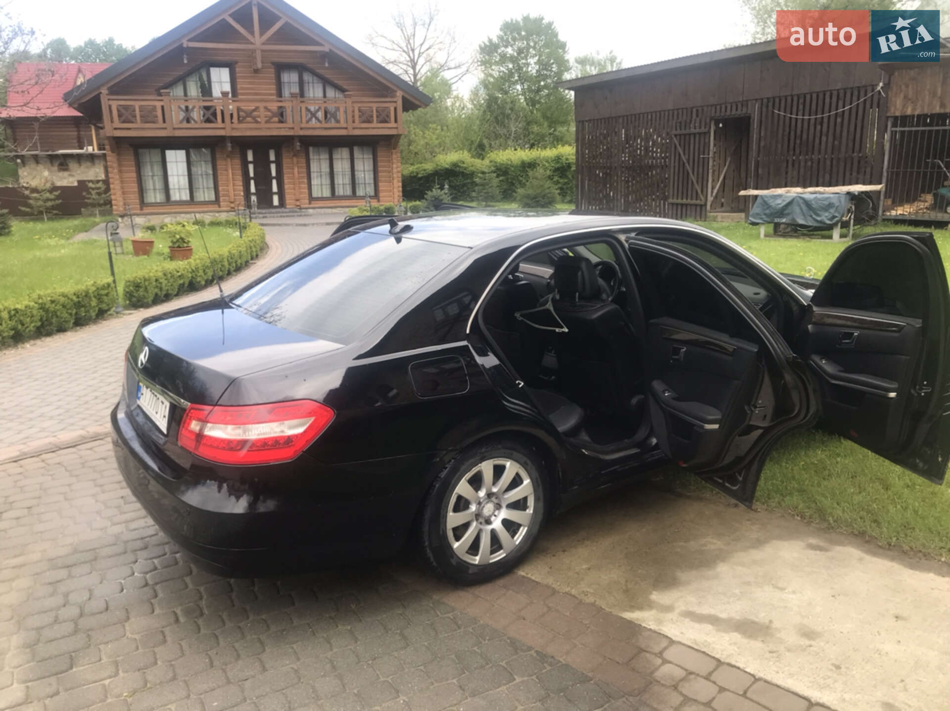 MERCEDES-BENZ E 200