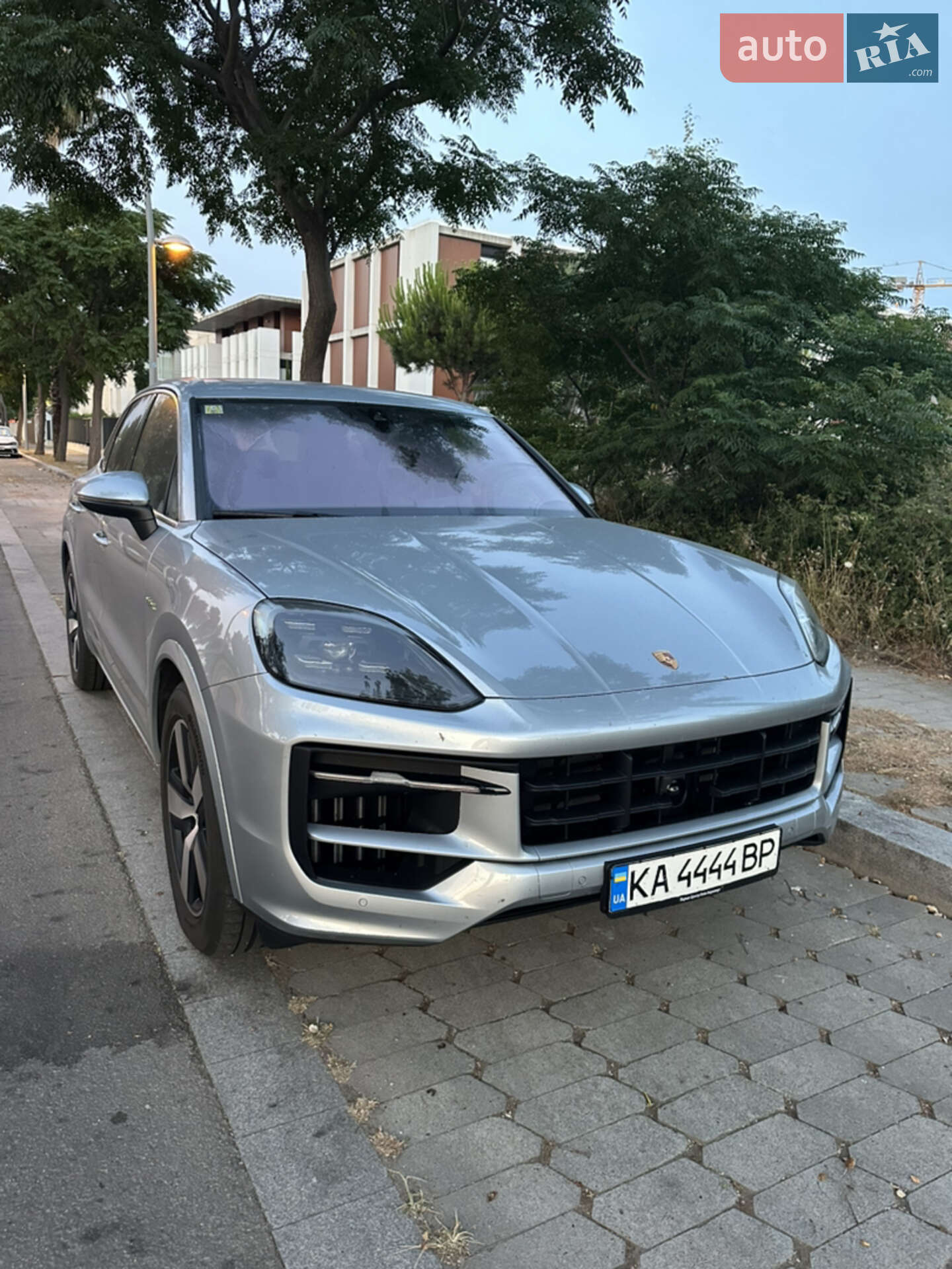 Головне фото звіту автомобіля PORSCHE CAYENNE 2023