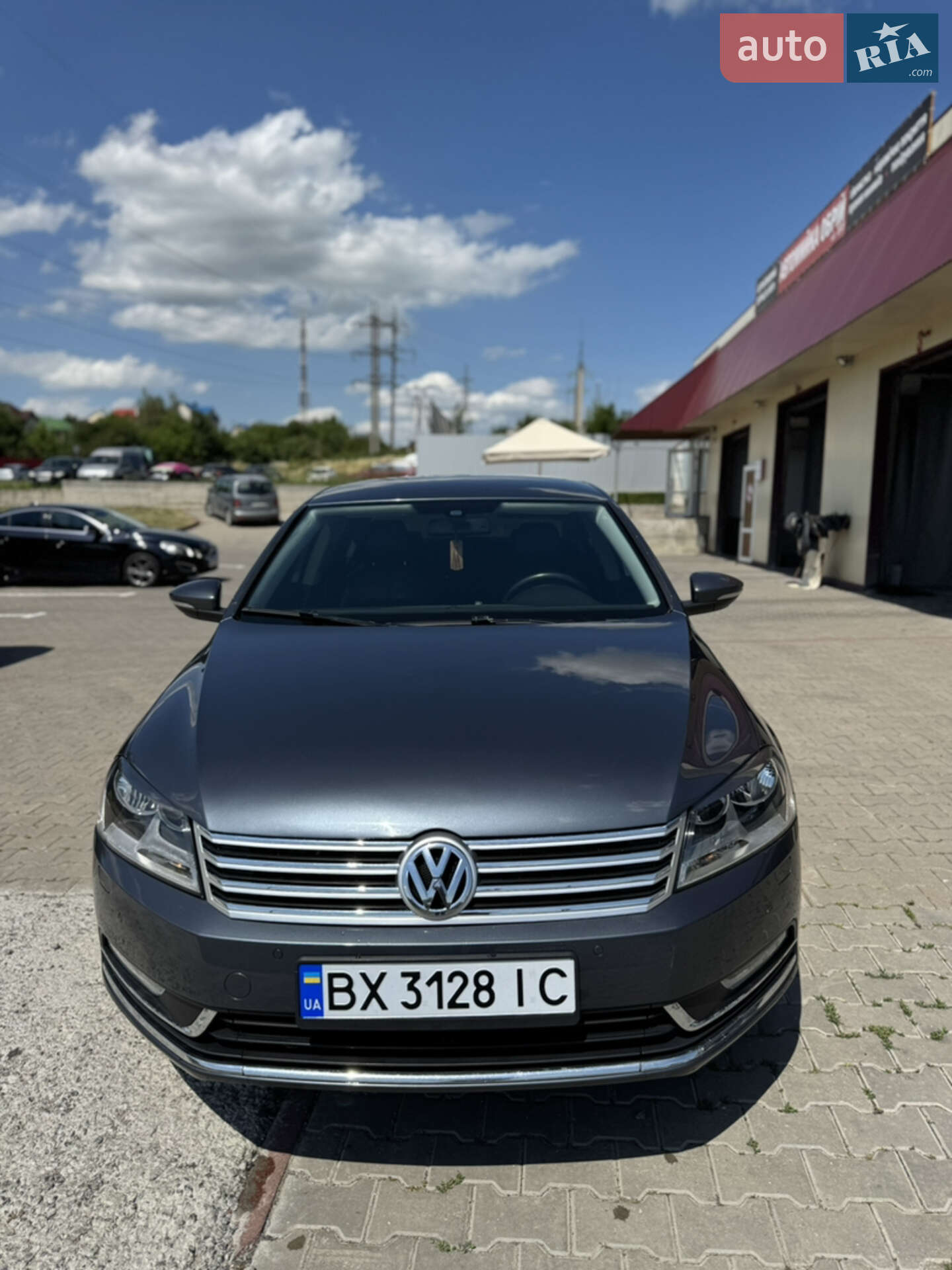 VOLKSWAGEN PASSAT 2011