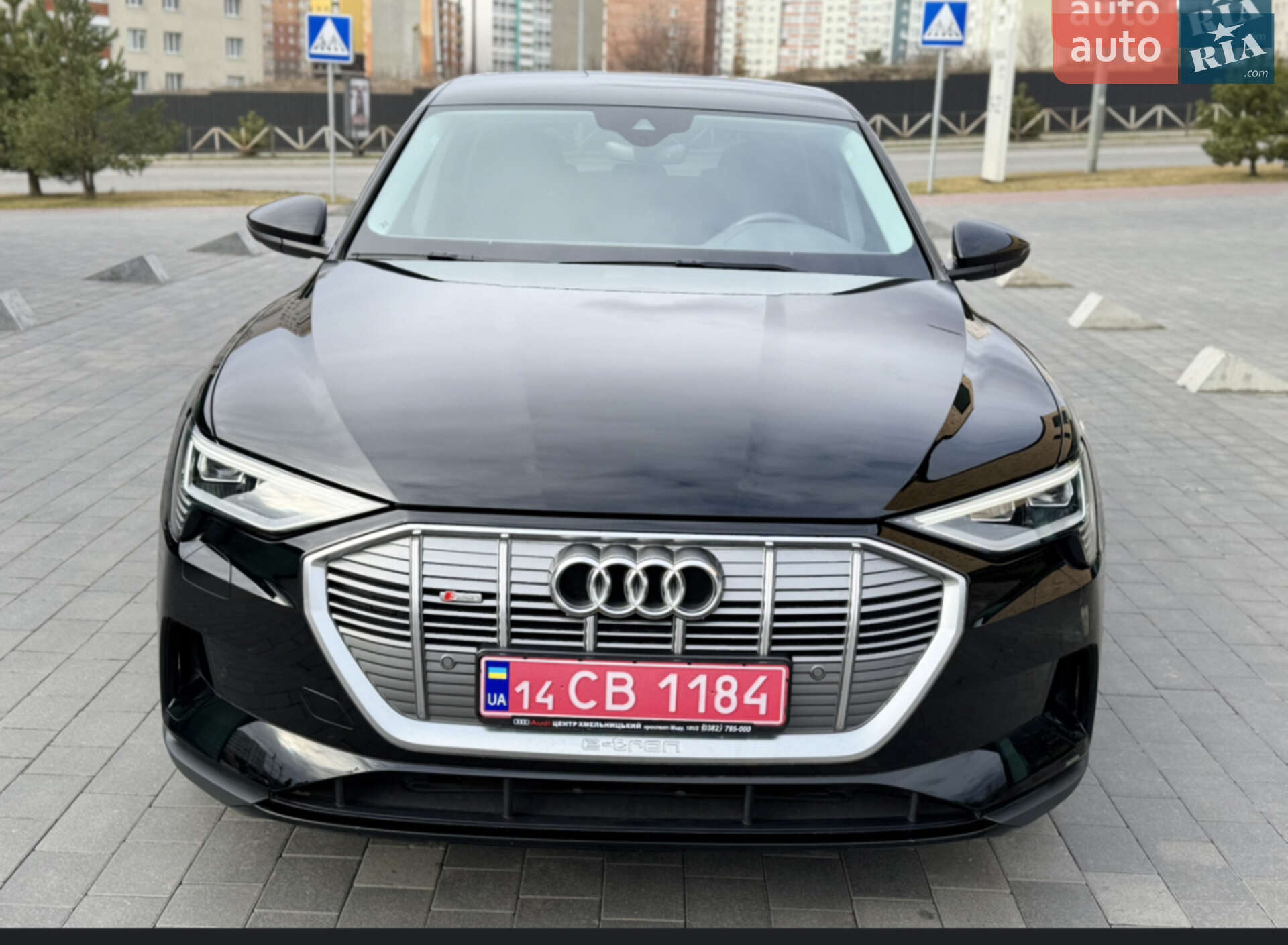 Головне фото звіту автомобіля AUDI E-TRON 2022