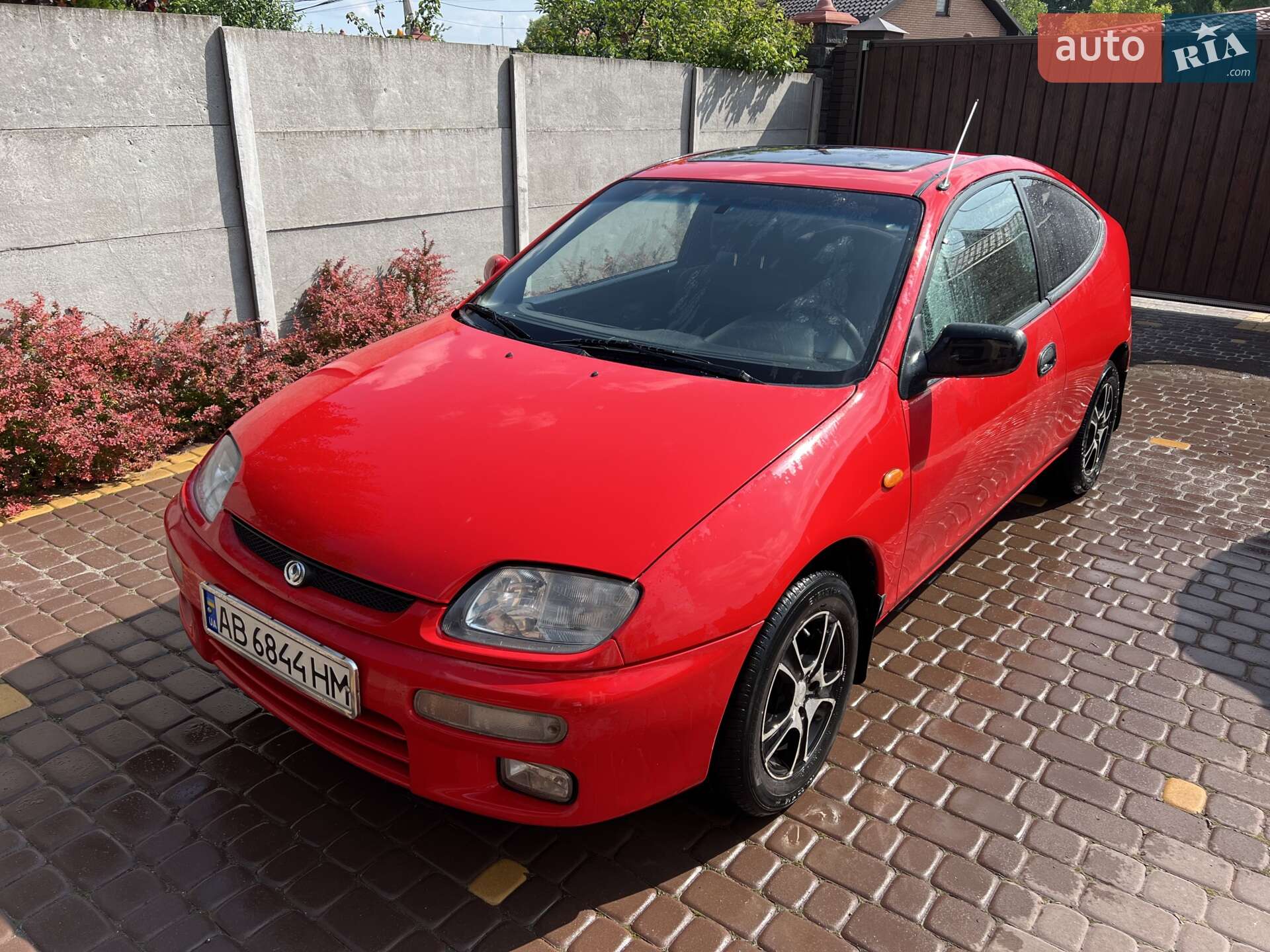 MAZDA 323 1995