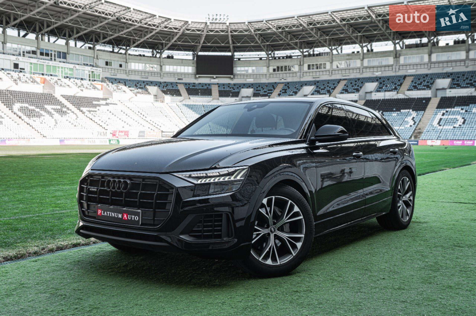 AUDI Q8