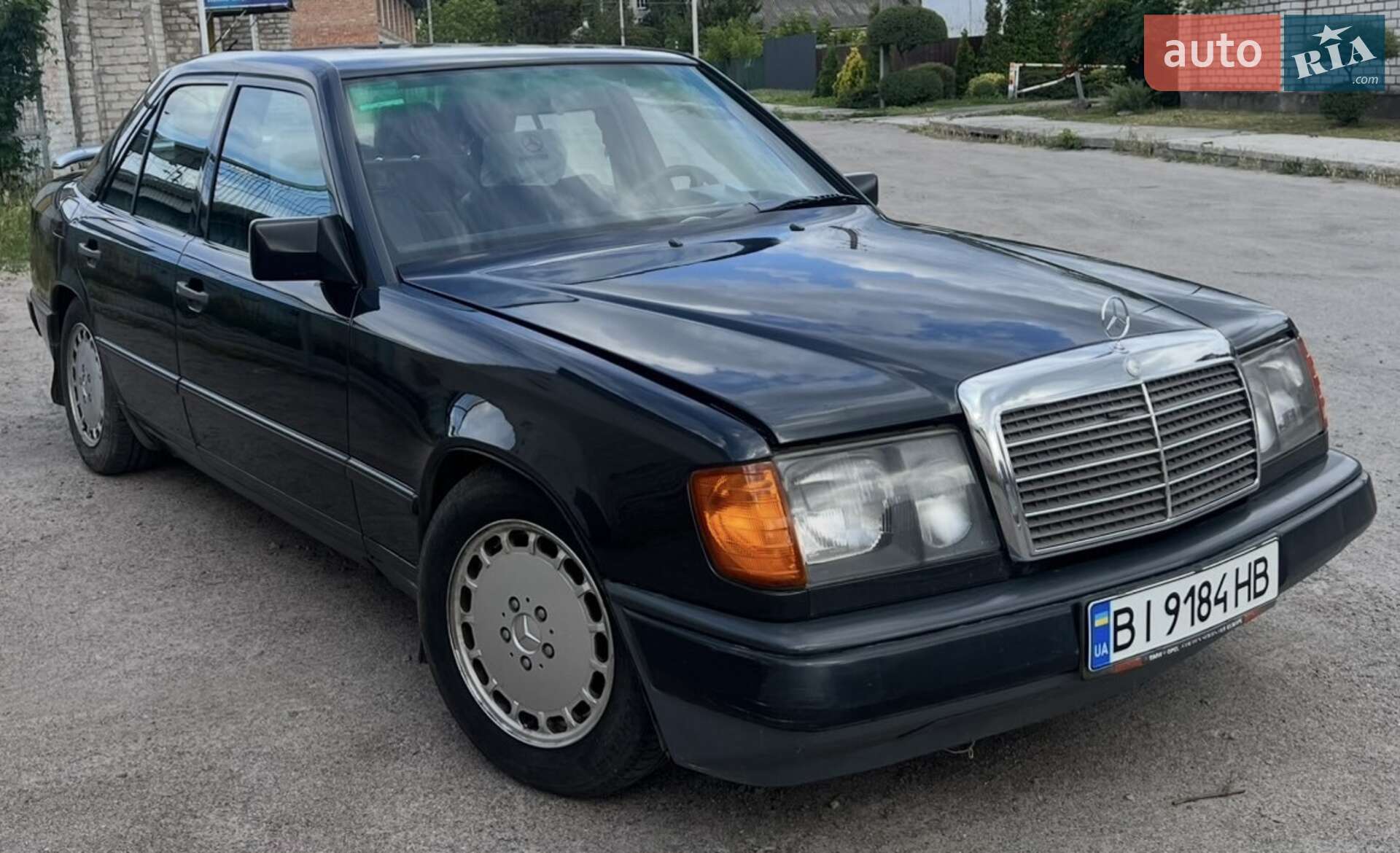 MERCEDES-BENZ 230 1989