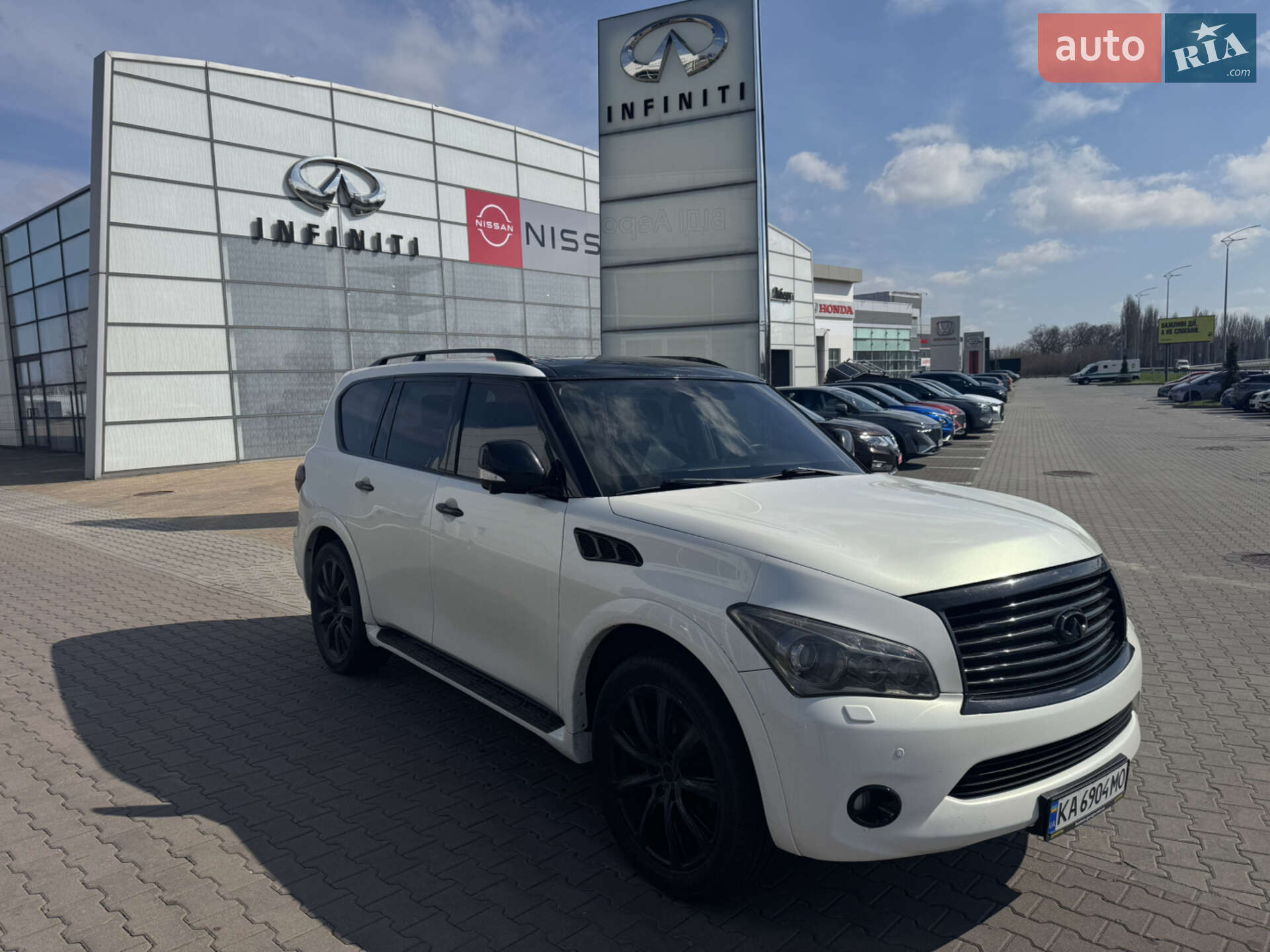 Головне фото звіту автомобіля INFINITI QX56 2010