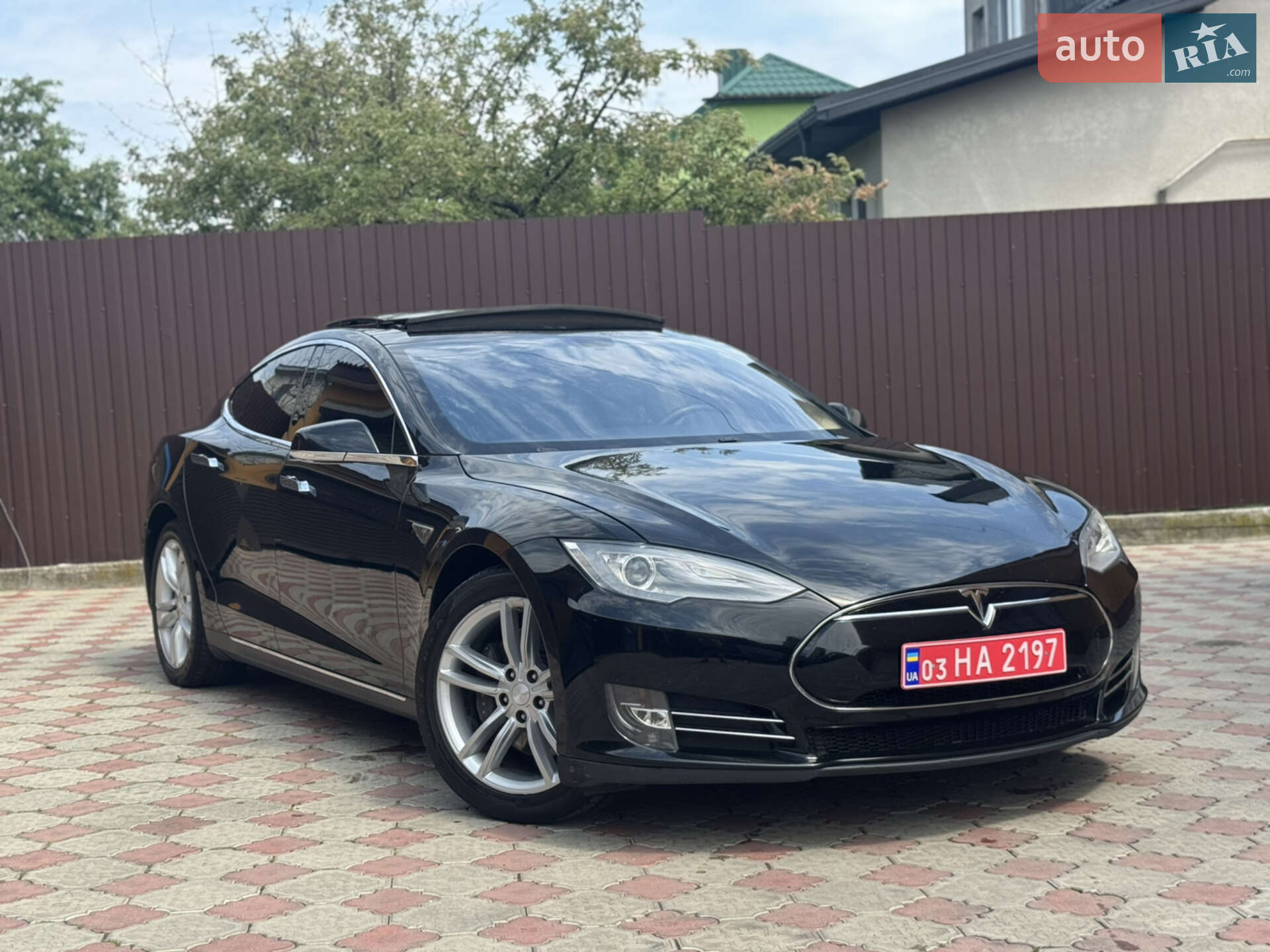 Головне фото звіту автомобіля TESLA MODEL S 2013