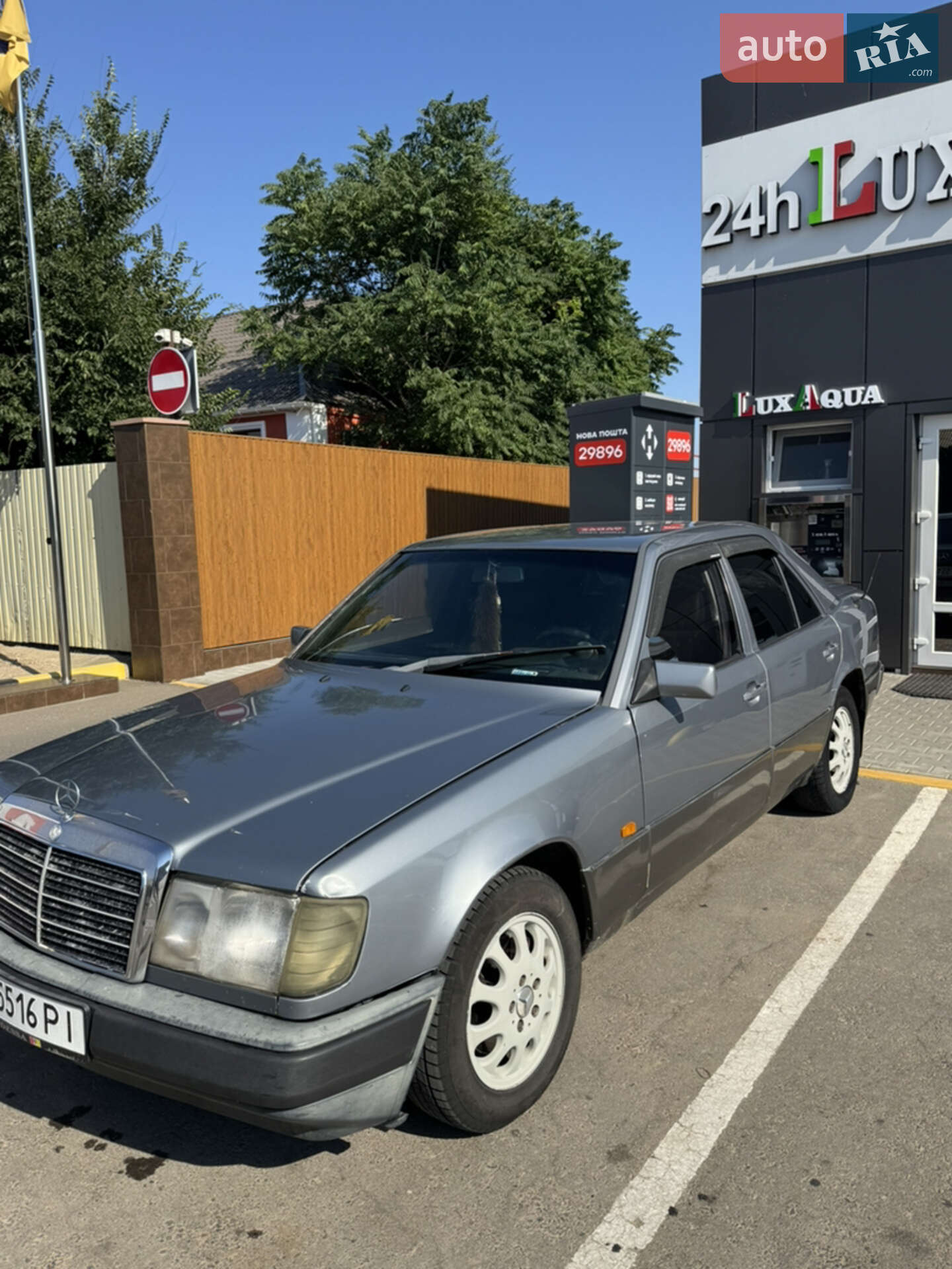 MERCEDES-BENZ E 200 1989