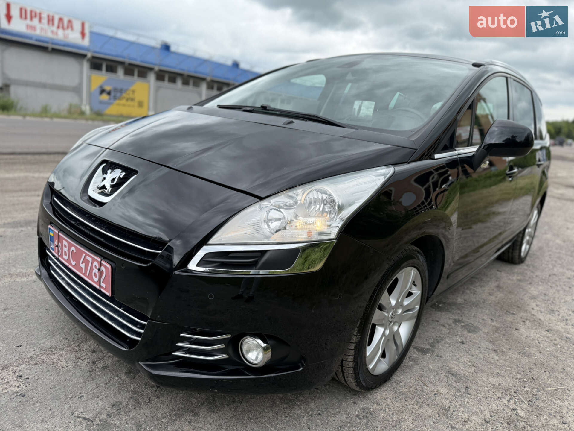 PEUGEOT 5008 2011