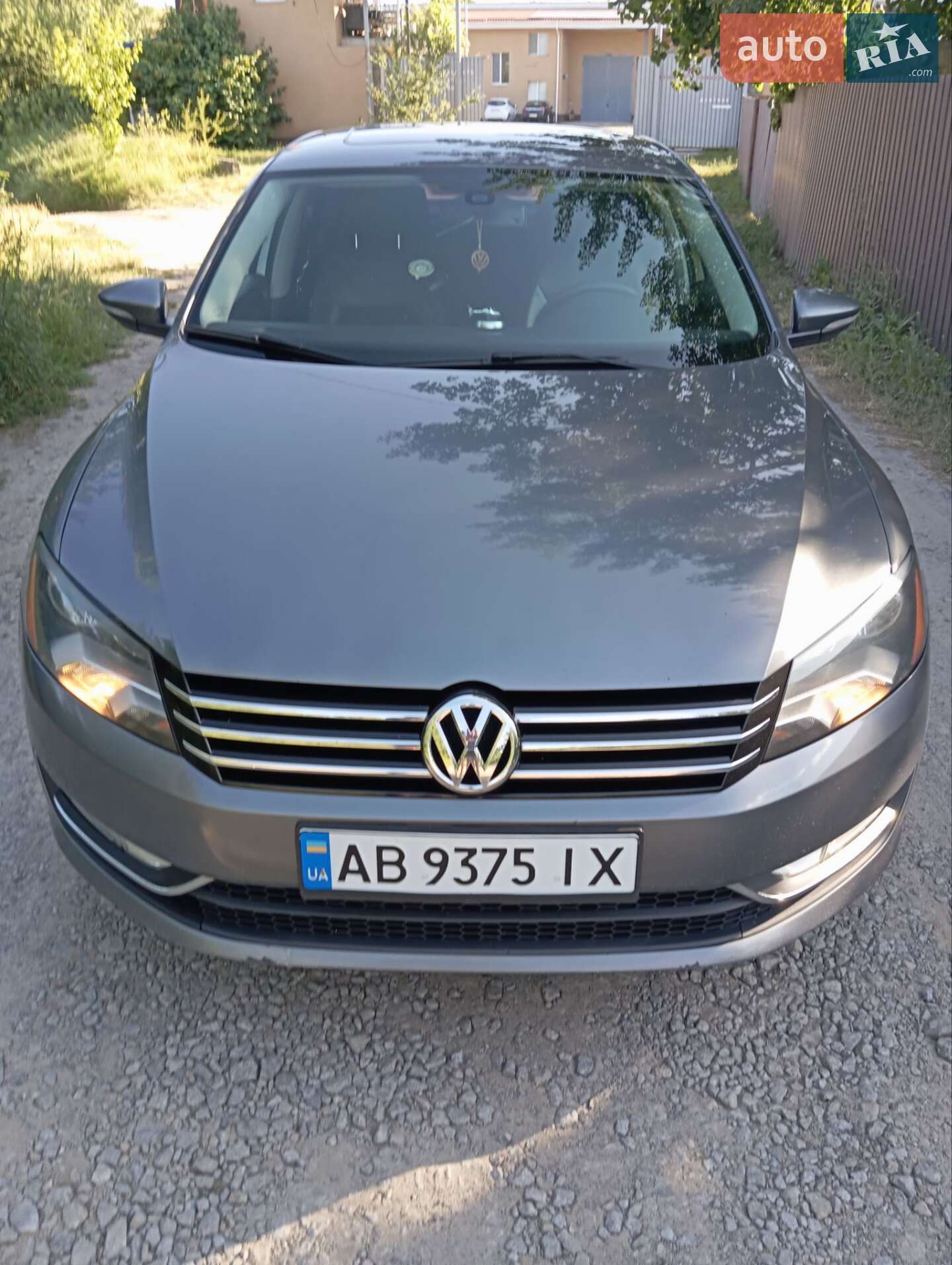VOLKSWAGEN PASSAT 2011