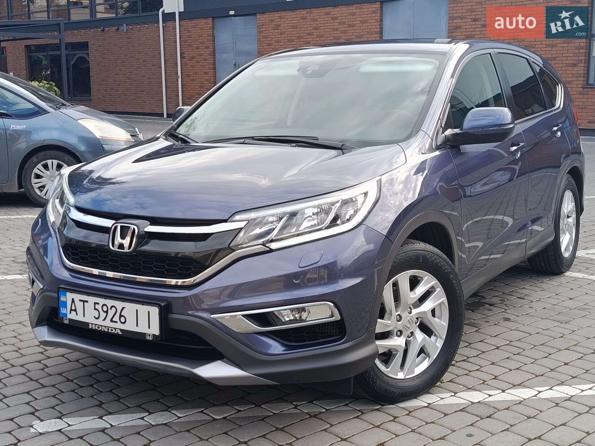 Головне фото звіту автомобіля HONDA CR-V 2016