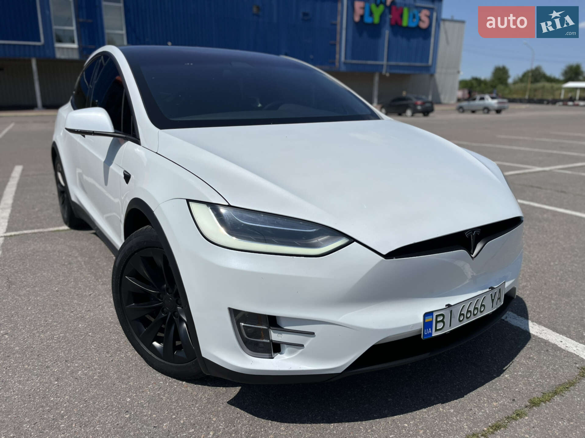 Головне фото звіту автомобіля TESLA MODEL X 2019