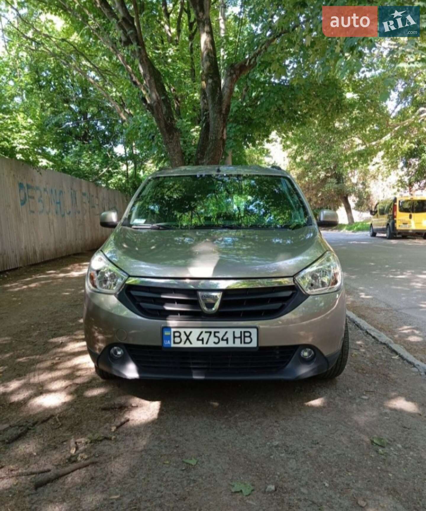 Головне фото звіту автомобіля DACIA LODGY 2014