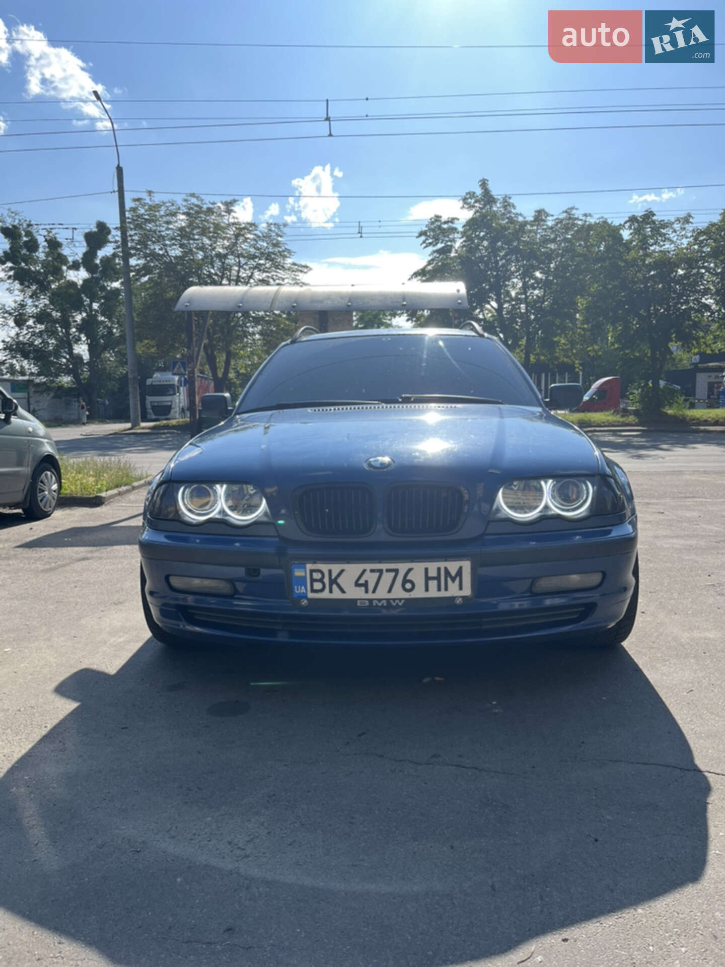Головне фото звіту автомобіля BMW 320 2001