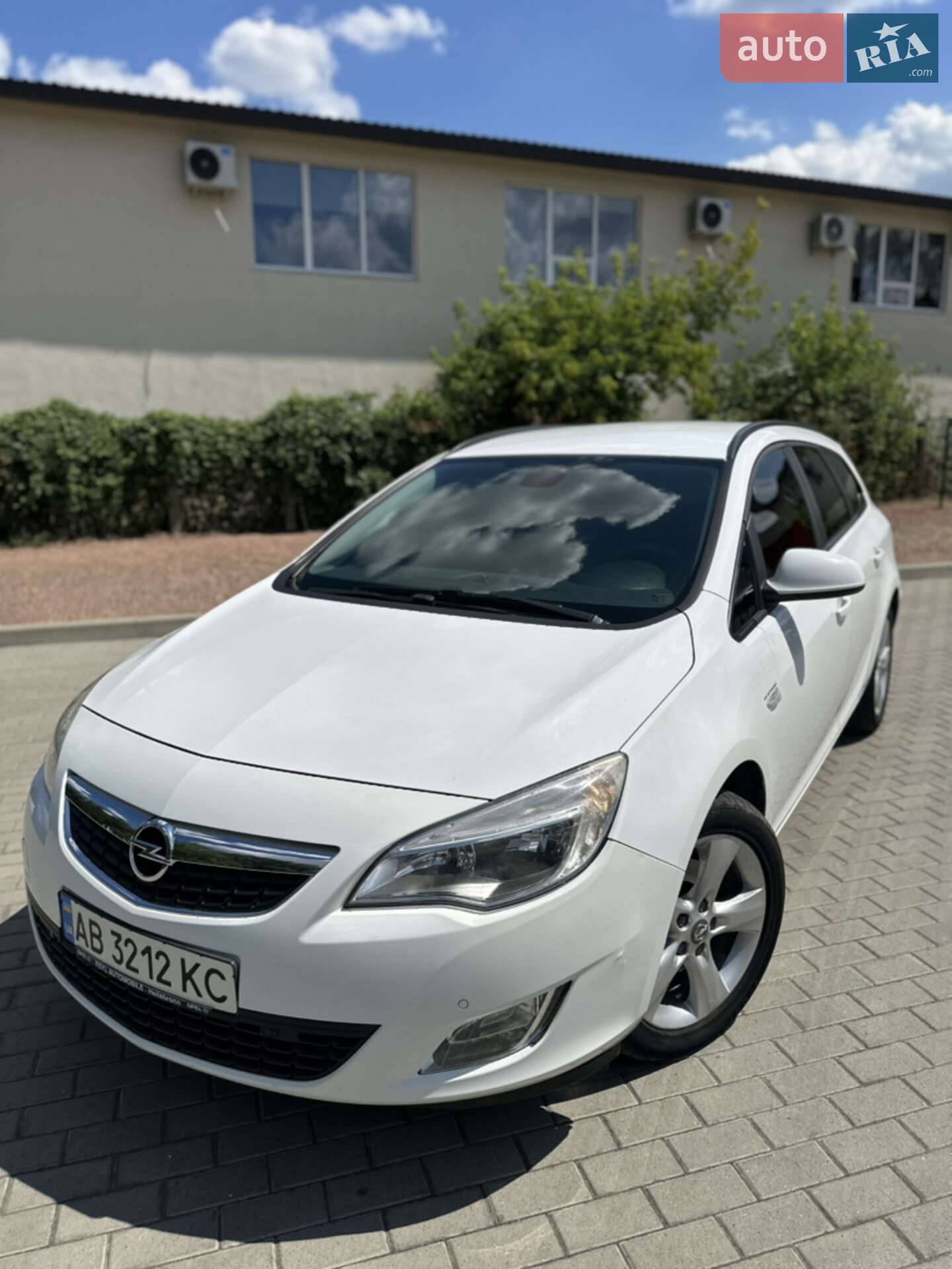 Головне фото звіту автомобіля OPEL ASTRA 2011