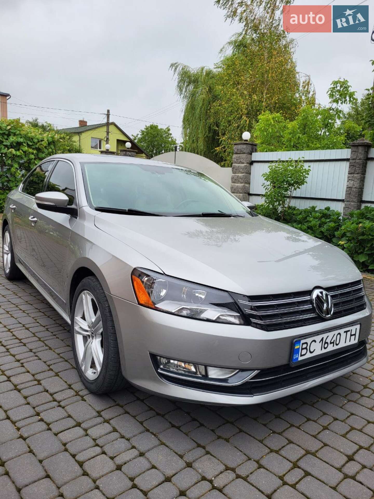 VOLKSWAGEN PASSAT 2012
