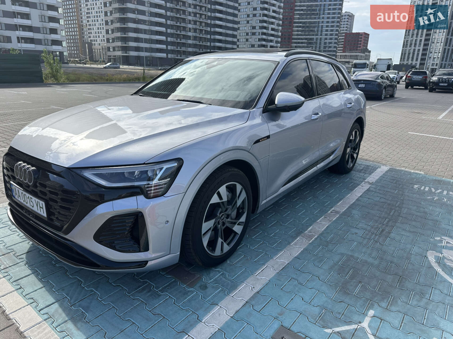 Головне фото звіту автомобіля AUDI E-TRON 2020