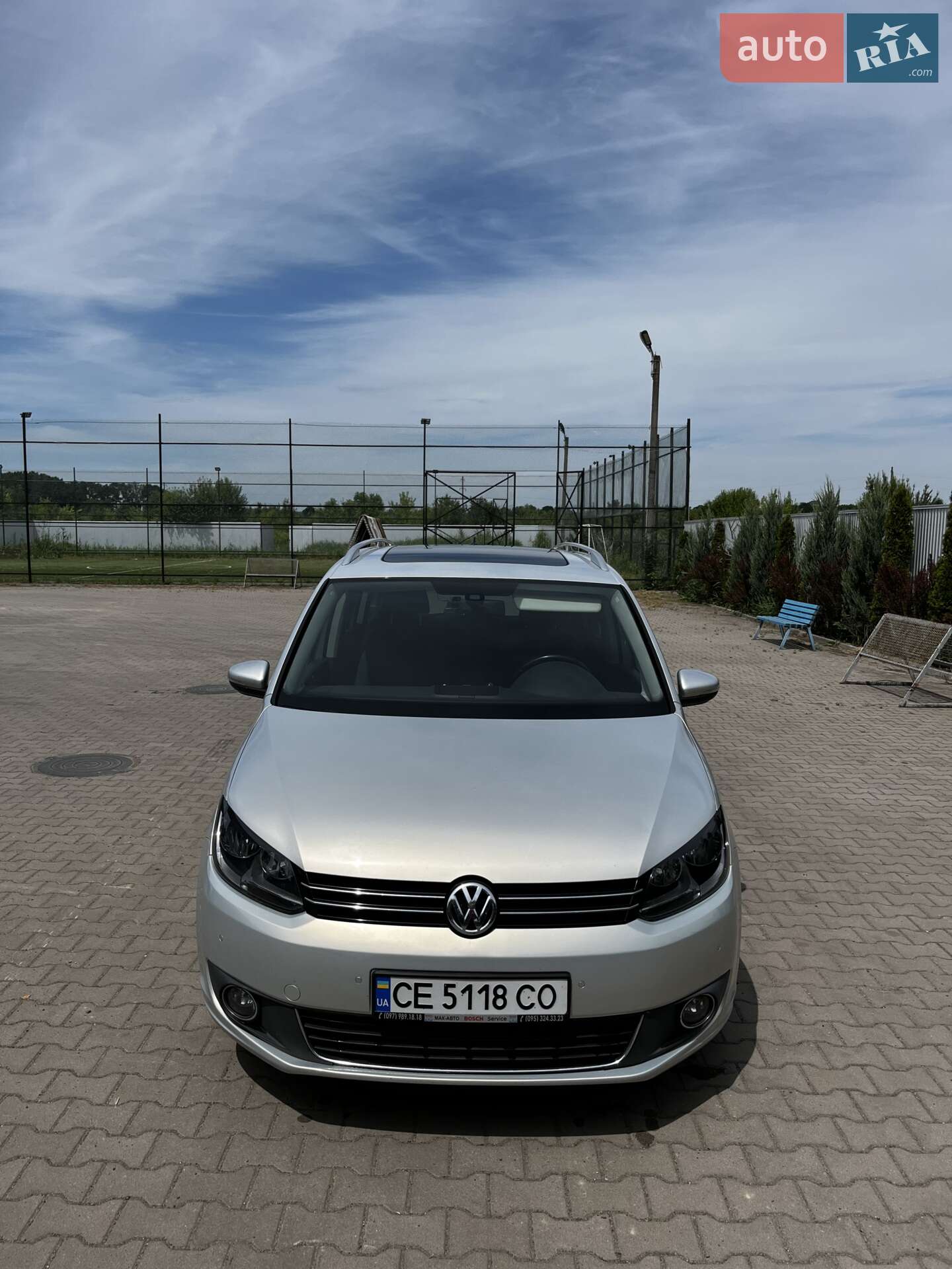 VOLKSWAGEN TOURAN 2011
