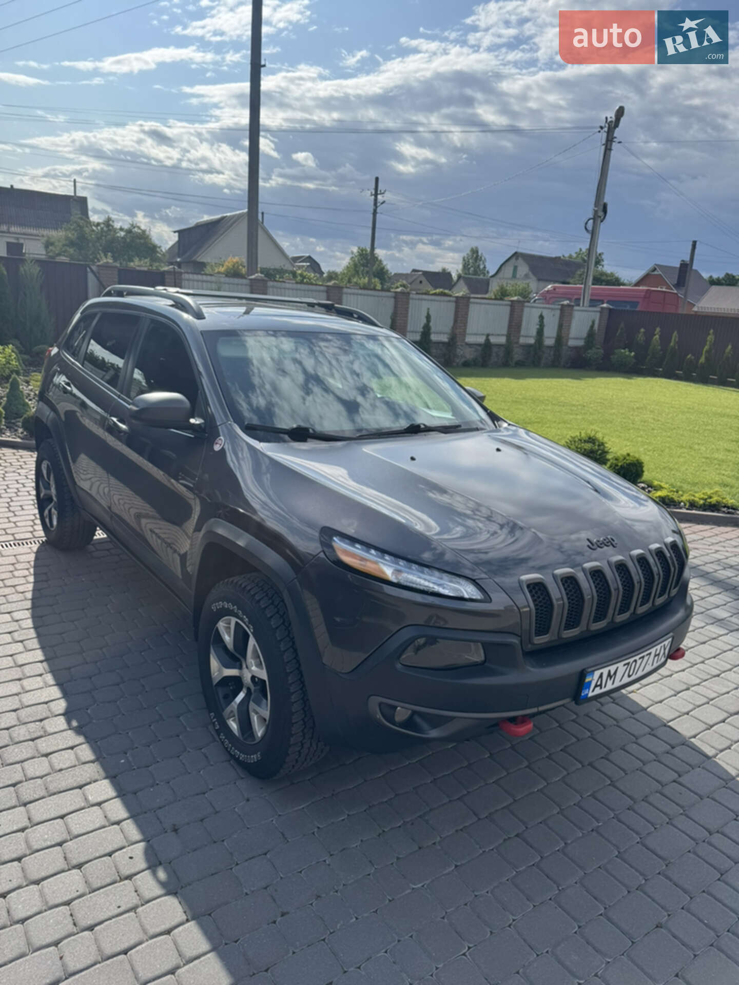 Головне фото звіту автомобіля JEEP CHEROKEE 2017