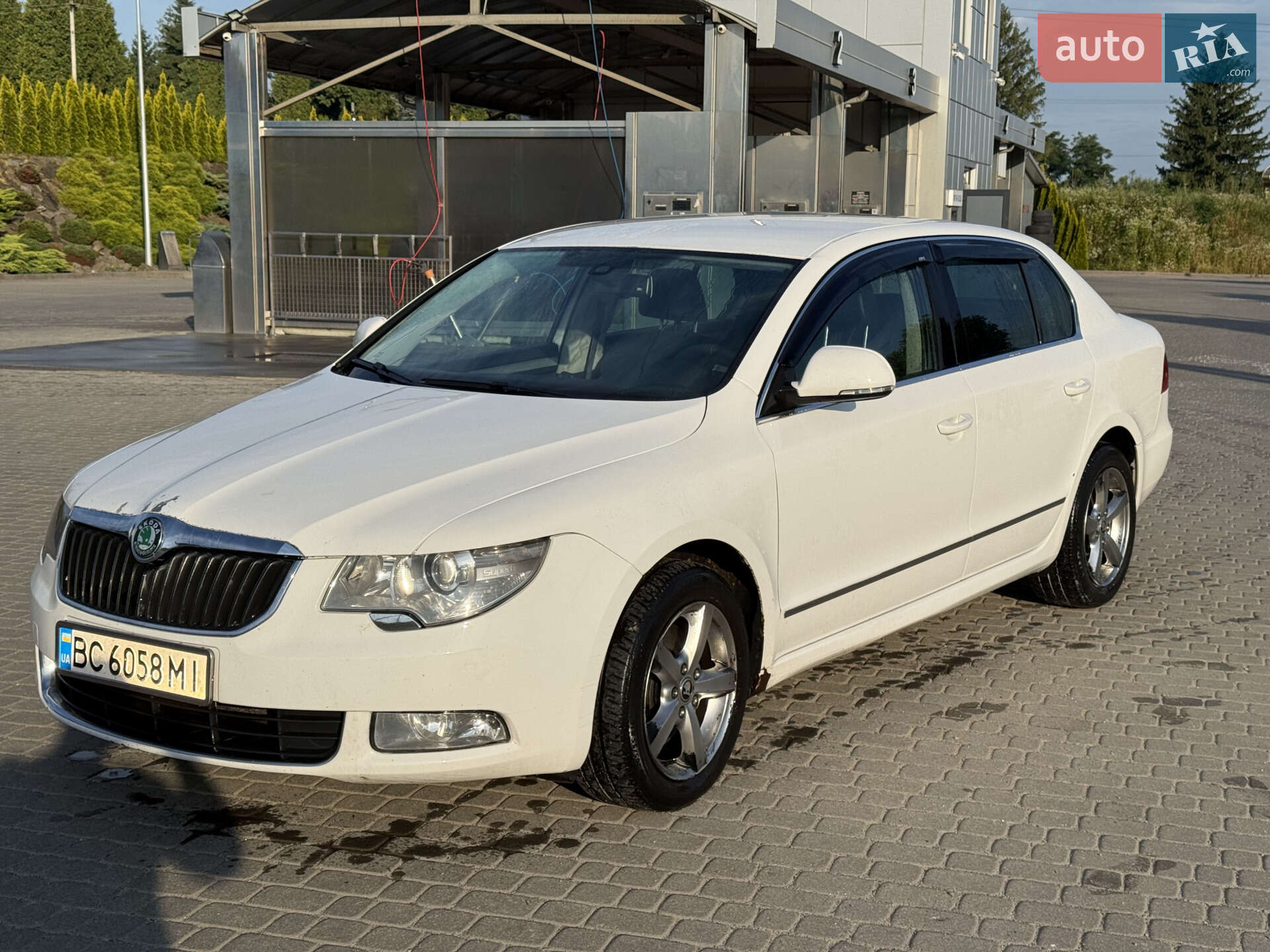 SKODA SUPERB 2011
