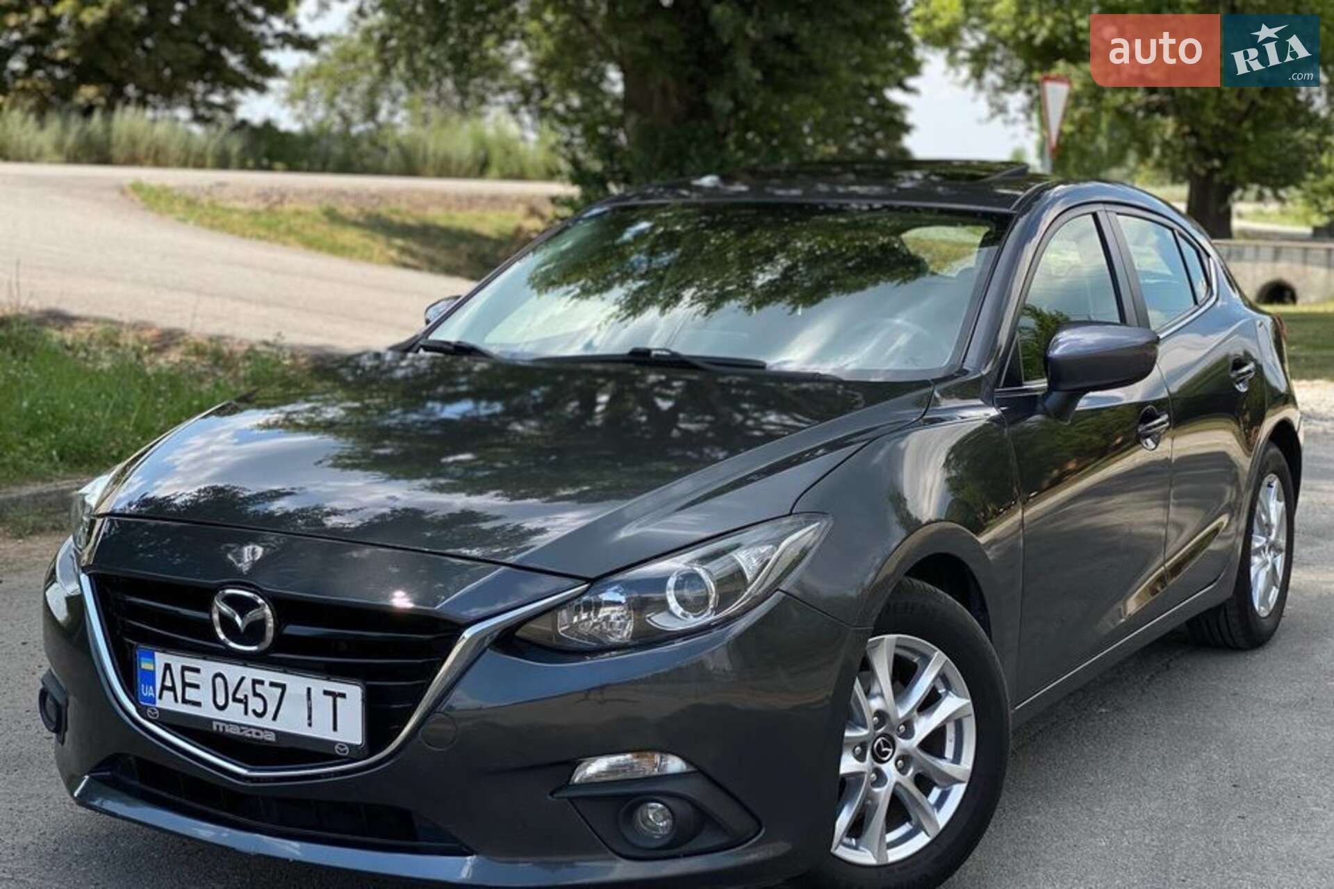 MAZDA 3 2015