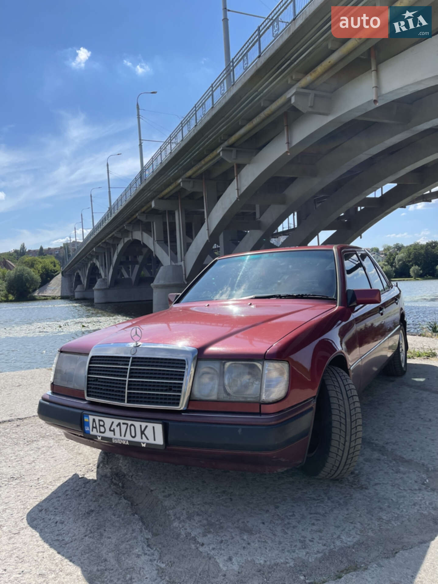 MERCEDES-BENZ E 200 1990