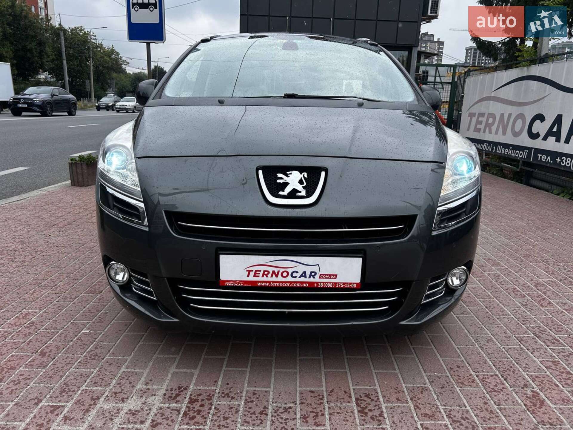 PEUGEOT 5008 2011