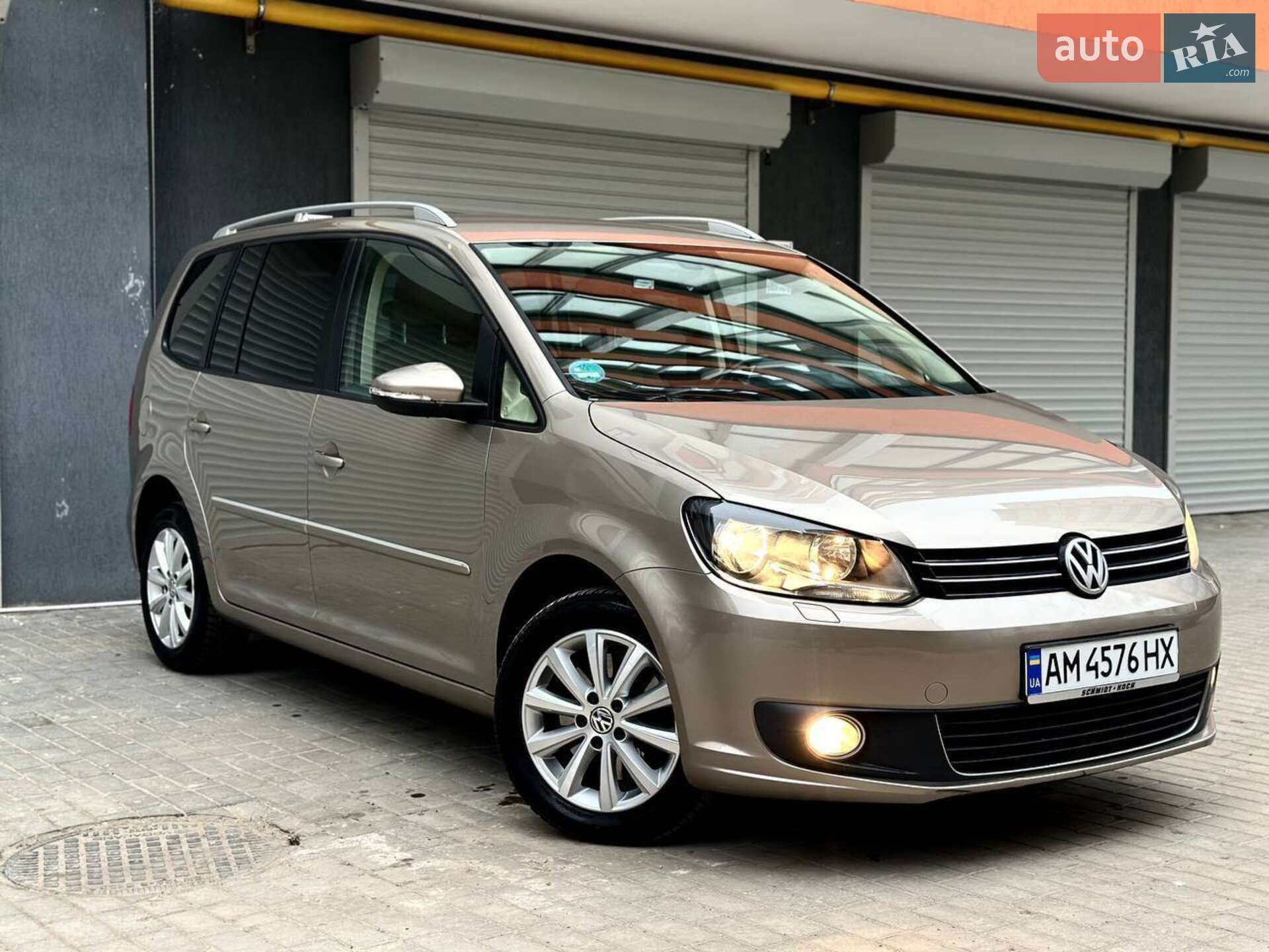 VOLKSWAGEN TOURAN 2012