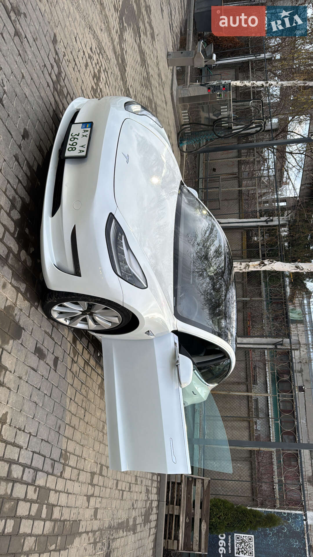 Головне фото звіту автомобіля TESLA MODEL 3 2020