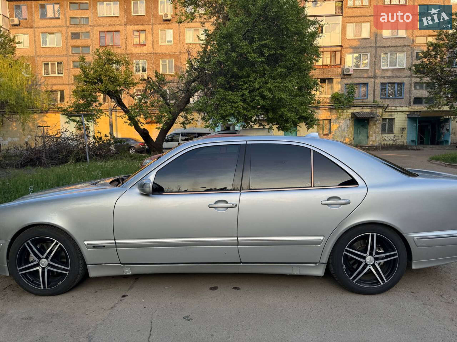 Головне фото звіту автомобіля MERCEDES-BENZ E 270 CDI 2000