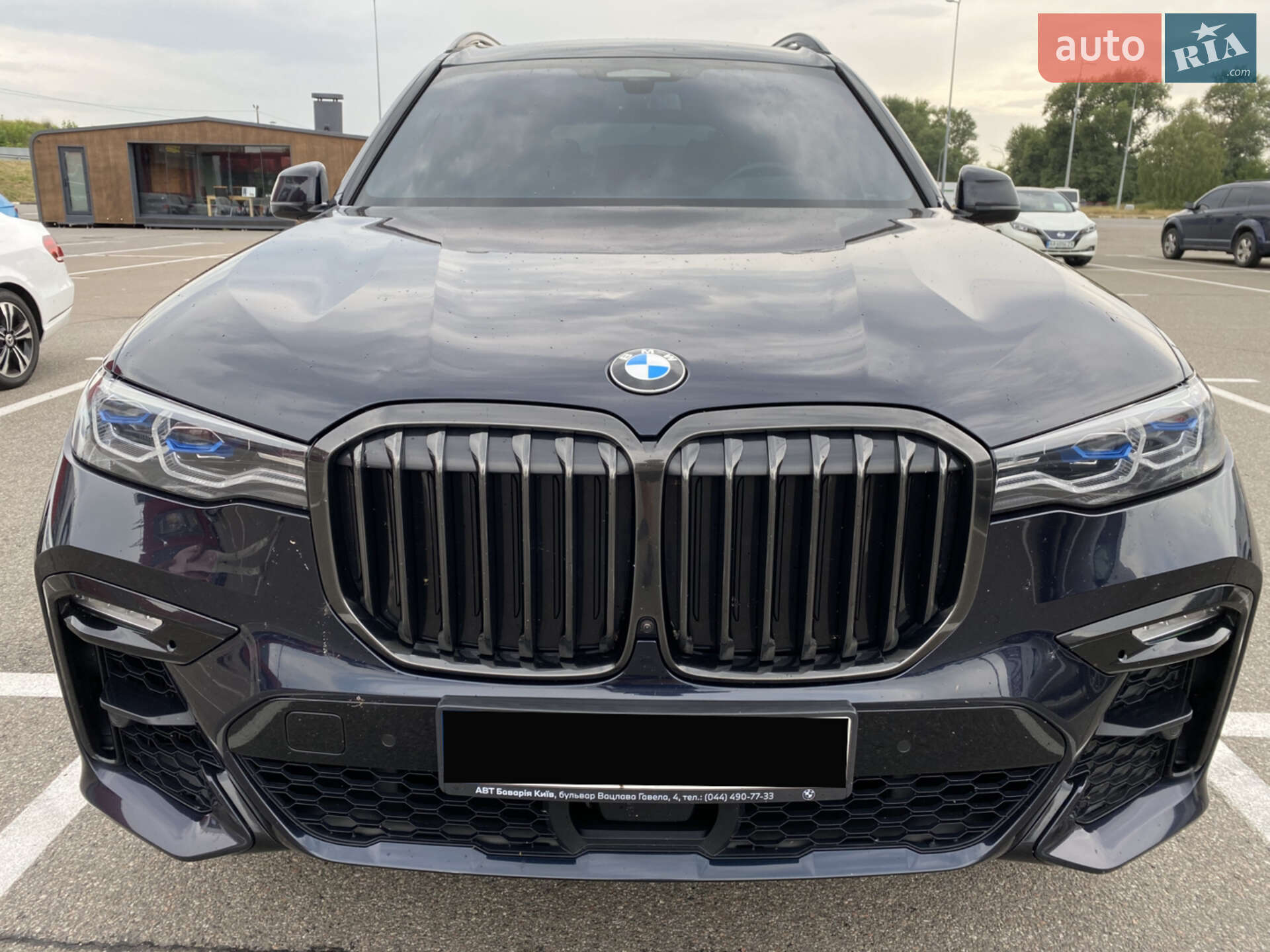 Головне фото звіту автомобіля BMW X7 2022