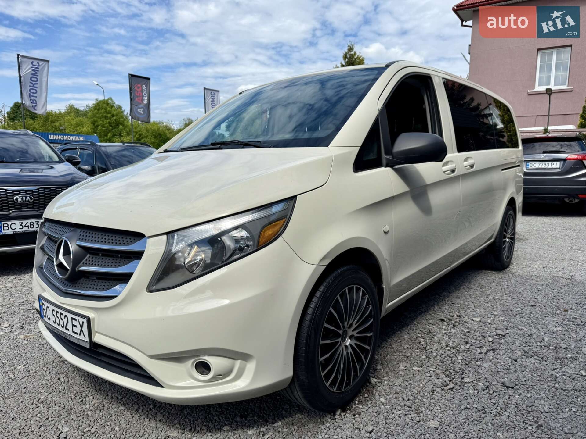 MERCEDES-BENZ METRIS 2015