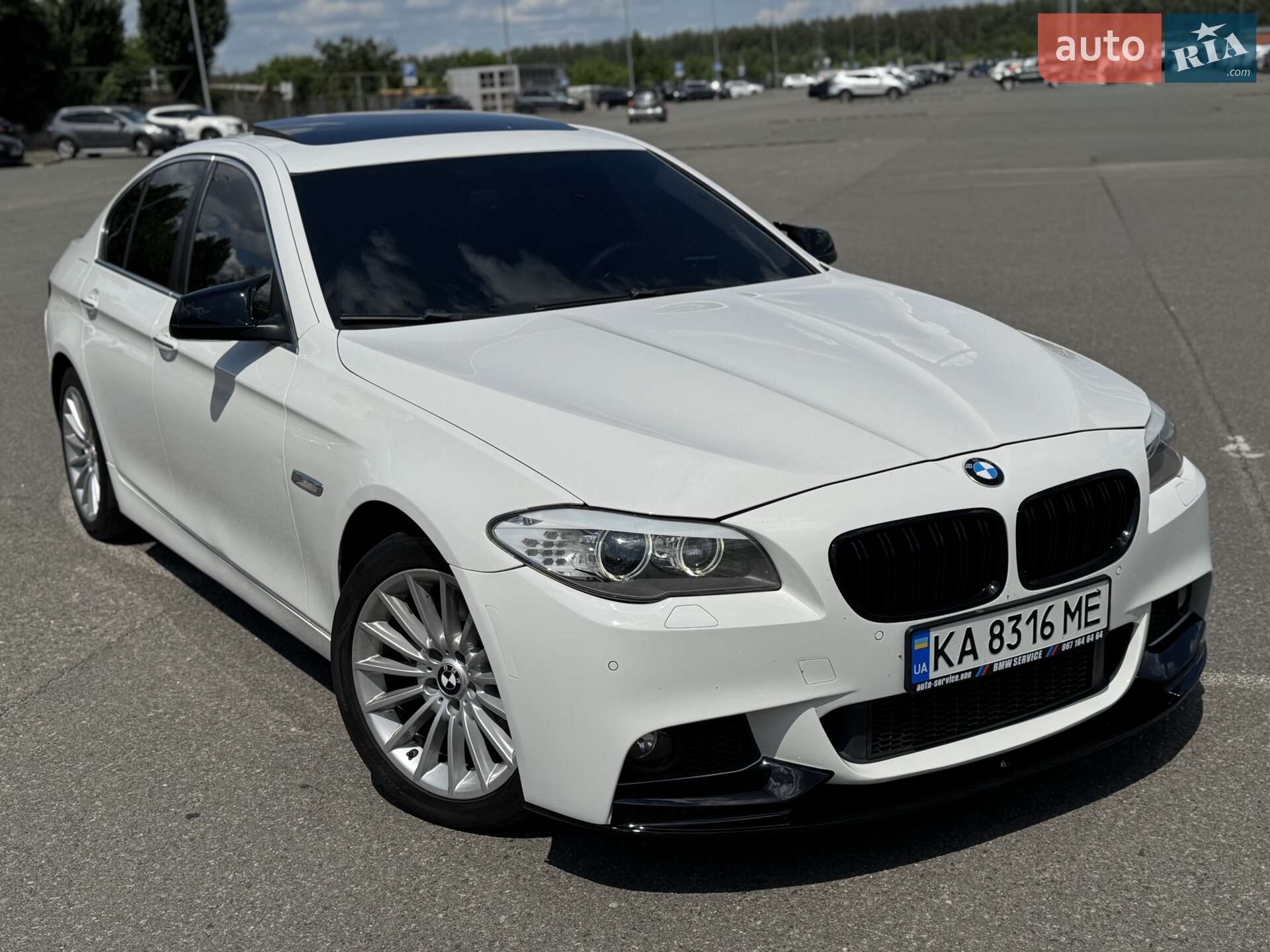 Головне фото звіту автомобіля BMW 528XI 2012