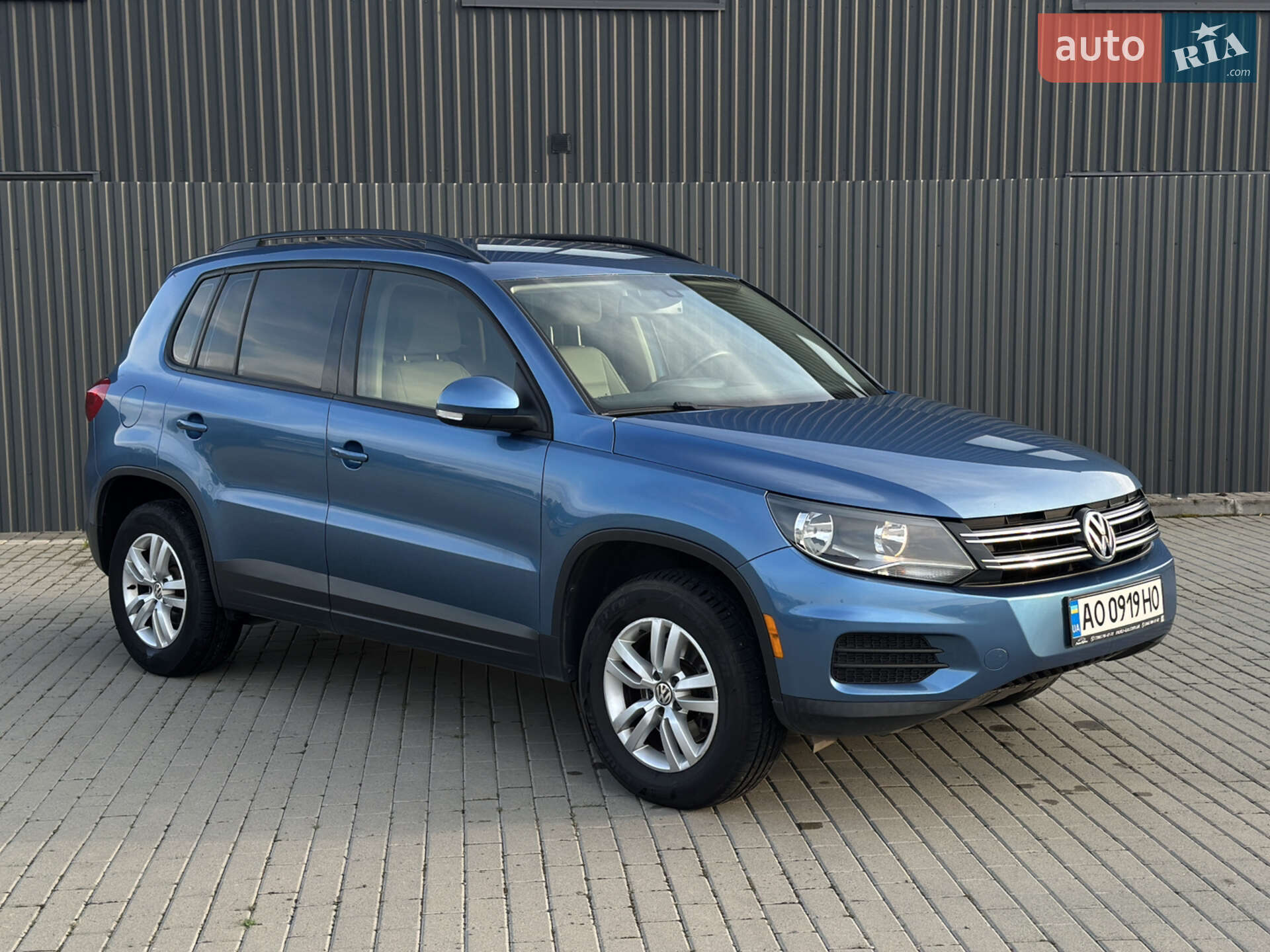 VOLKSWAGEN TIGUAN 2016