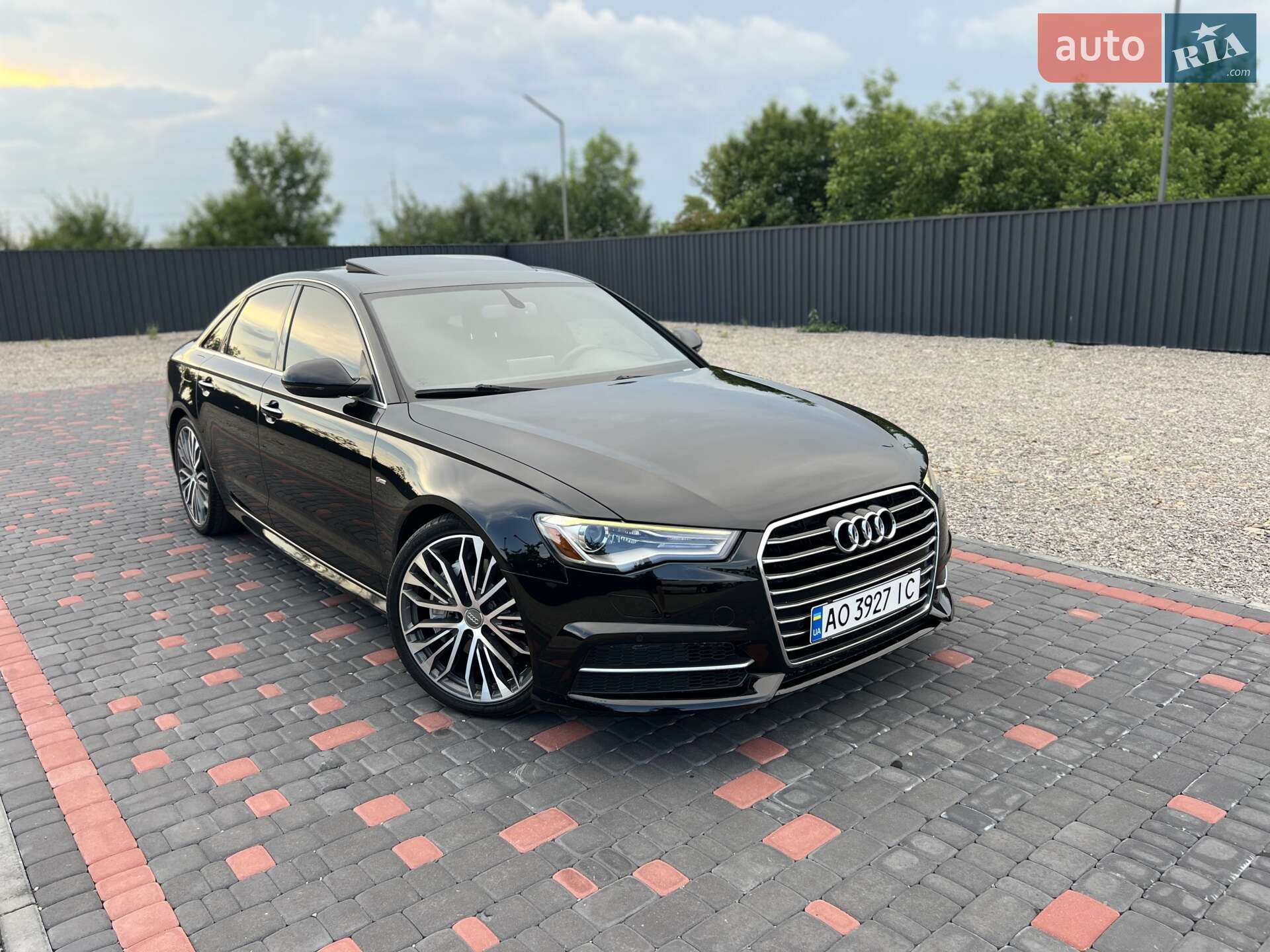 Головне фото звіту автомобіля AUDI A6 2015
