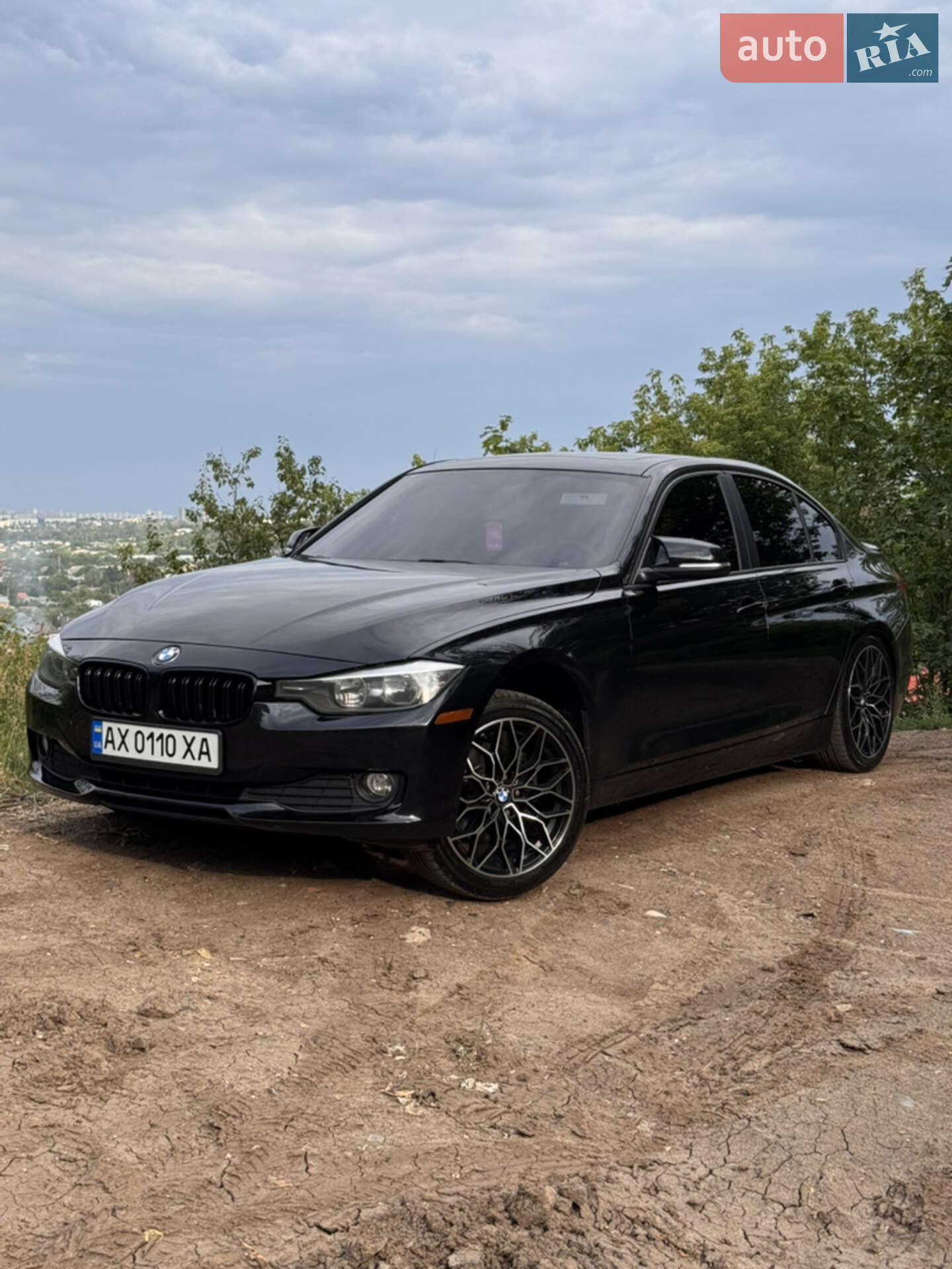 Головне фото звіту автомобіля BMW 320I 2013