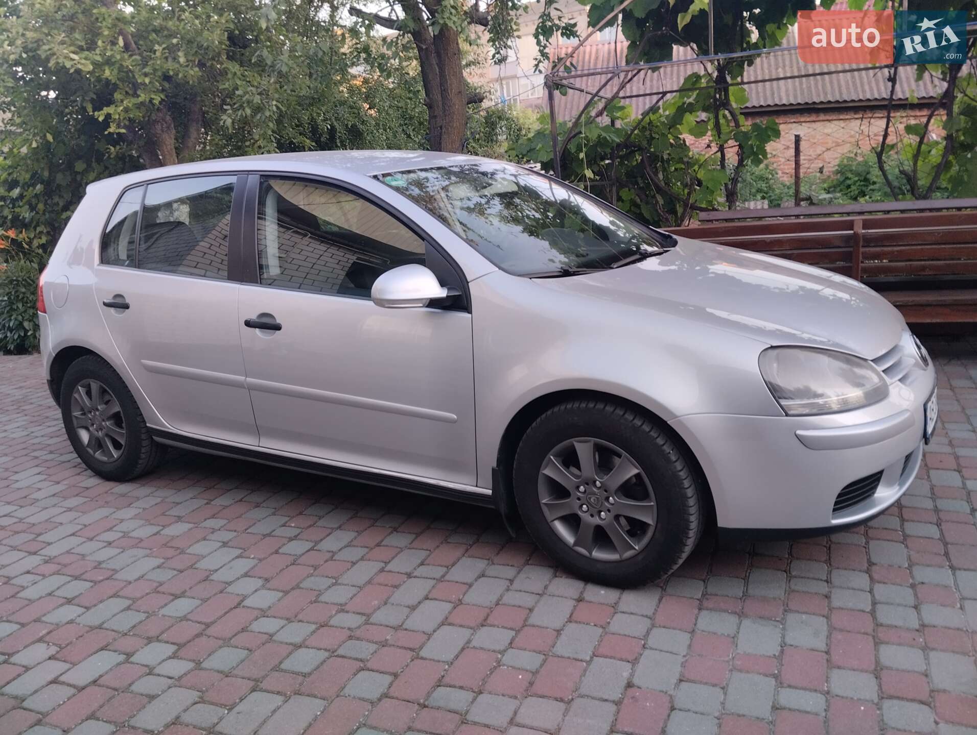 VOLKSWAGEN GOLF 2004