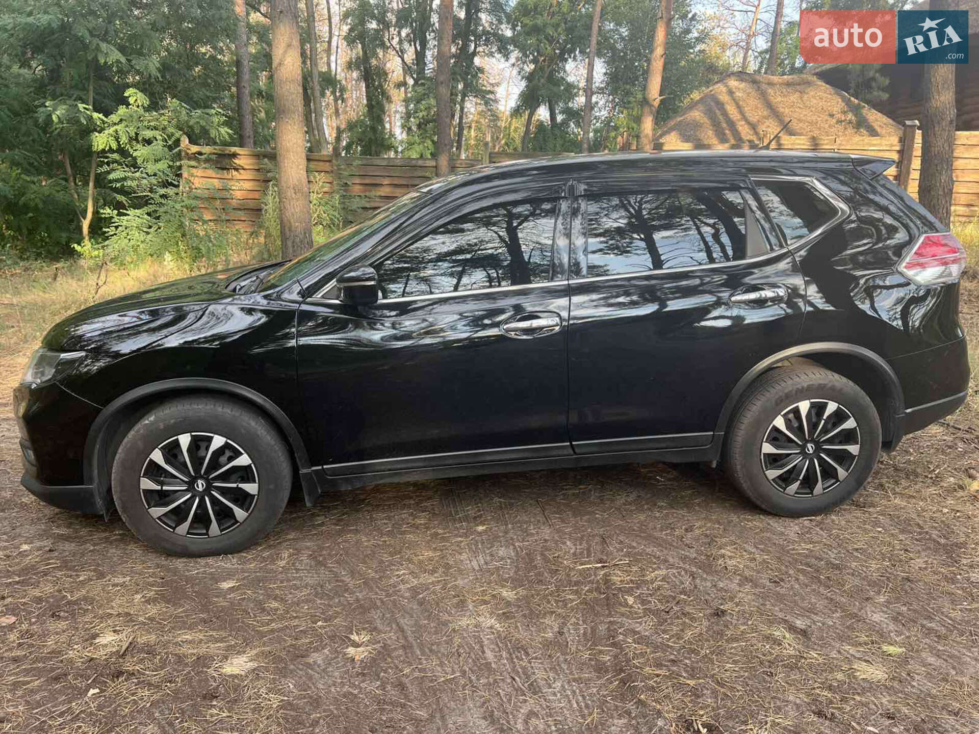 Головне фото звіту автомобіля NISSAN ROGUE 2015