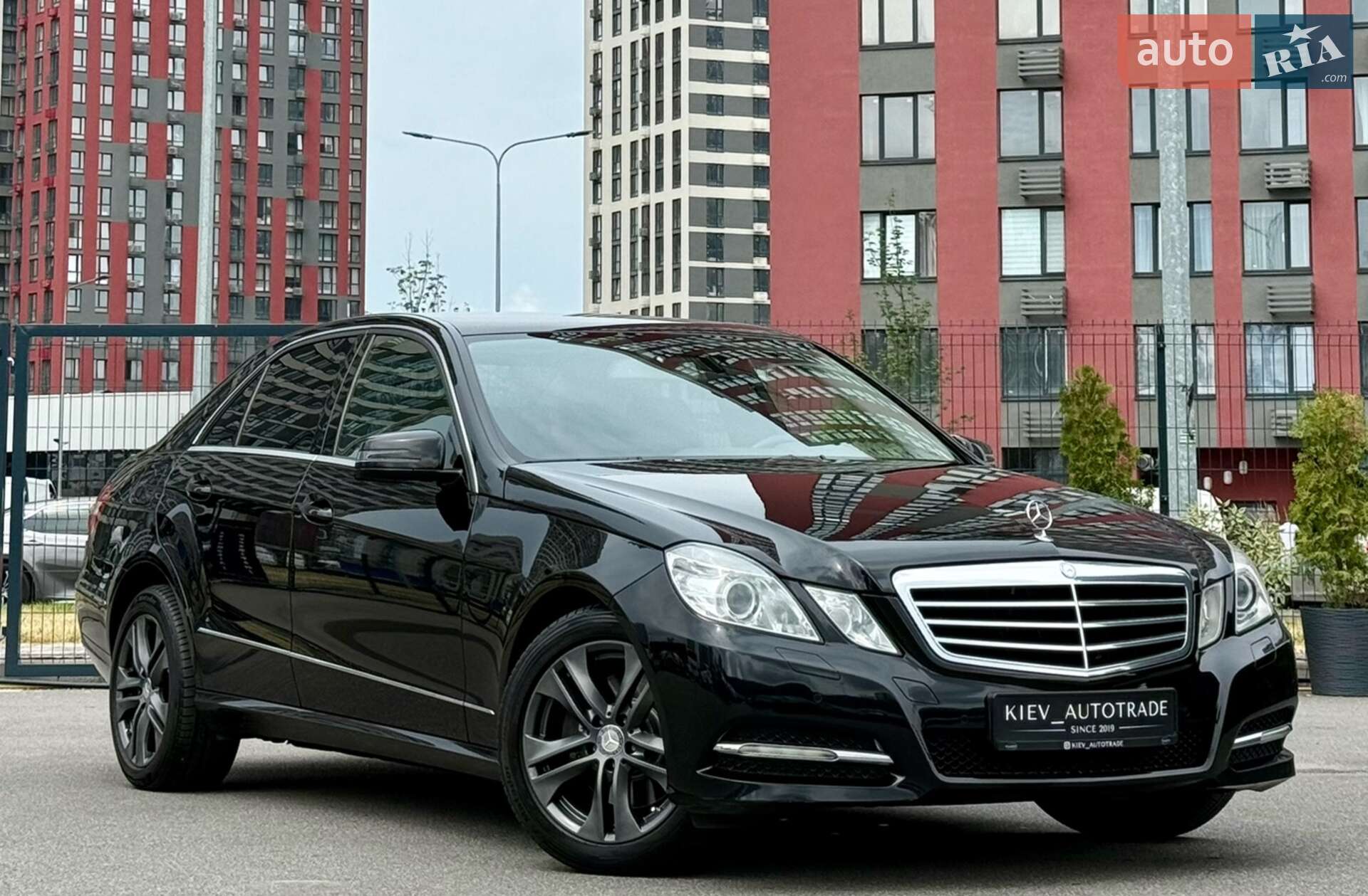 MERCEDES-BENZ E 300 2011