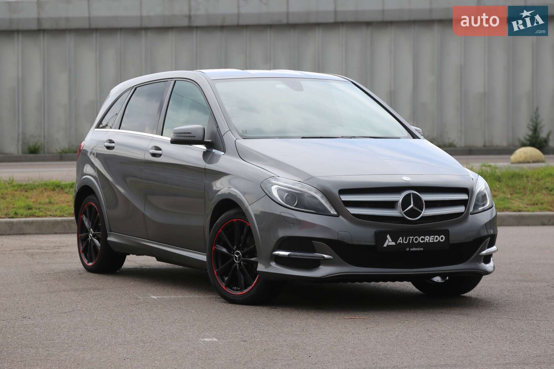 Головне фото звіту автомобіля MERCEDES-BENZ B 250E 2015